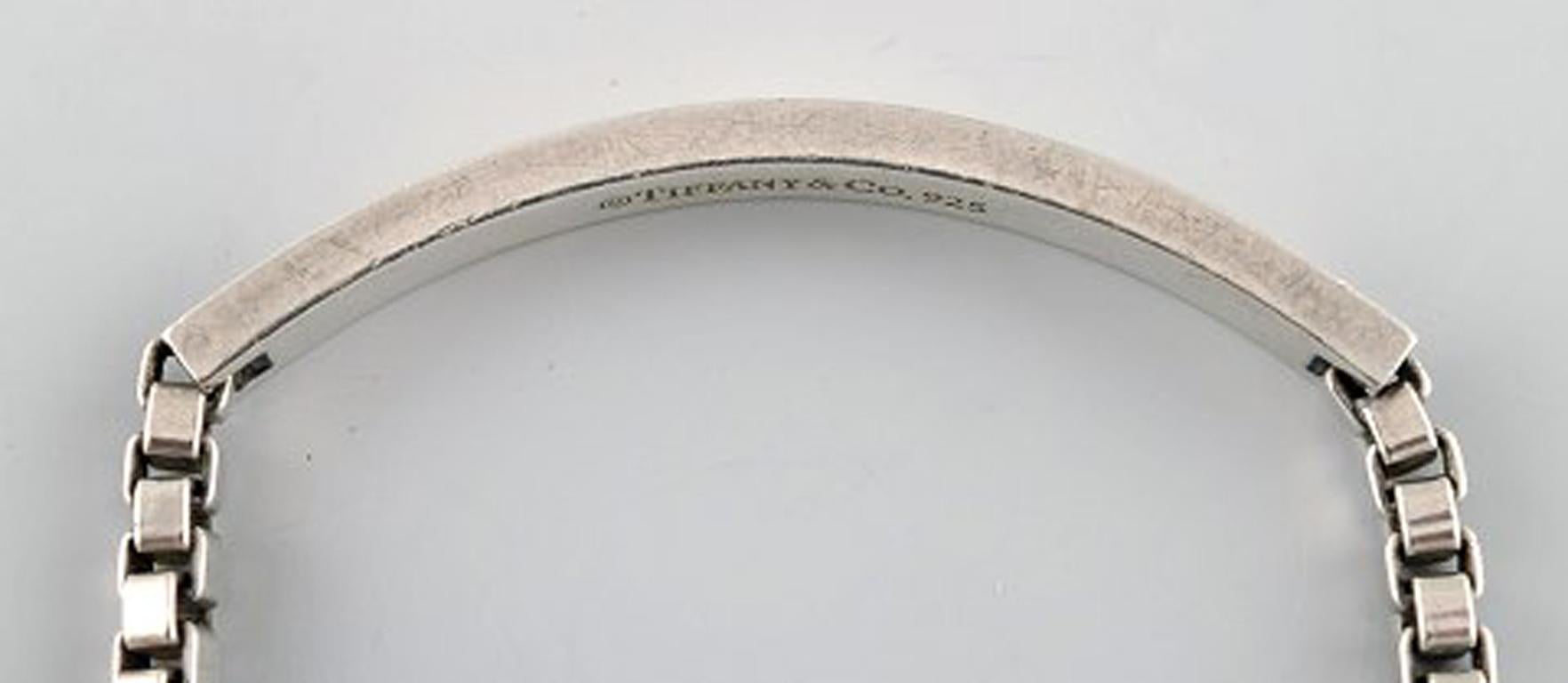 Tiffany & Company (New York) modern bracelet in sterling silver. Ca. 1960.
Total length: 19 cm.
In very good condition.
Stamped.