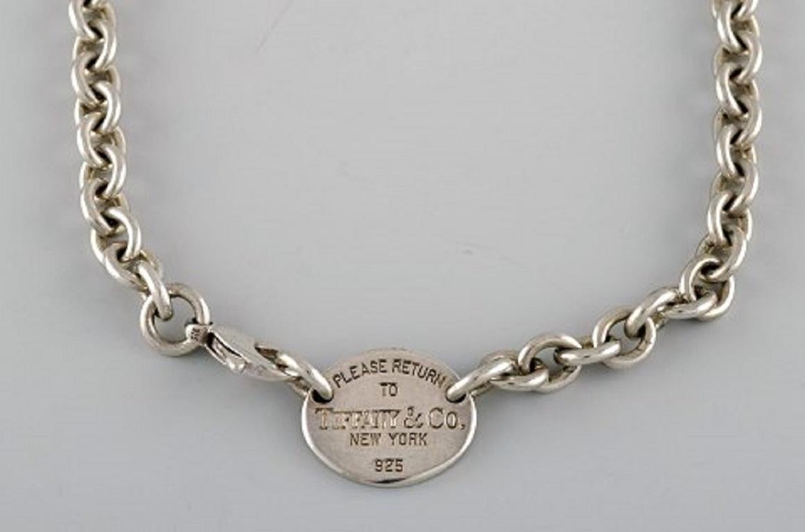 Tiffany & Company (New York). Necklace with pendant in sterling silver. 1960's.
Full length: 39.5 cm.
In very good condition.
Stamped.