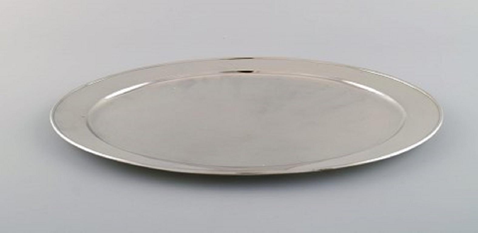 Tiffany & Company, New York. Oval serving dish in sterling silver. 1930s.
Measures: 32.5 x 22 cm.
In excellent condition.
Stamped.