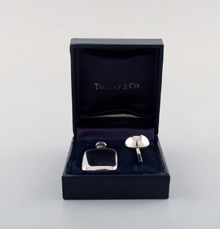 Tiffany & Co. 'New York', Rare Art Deco Perfume Set in Sterling Silver In Good Condition In bronshoj, DK