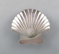 Tiffany & Co. 'New York', Three Silver Bowls on Feet Shaped as Seashells