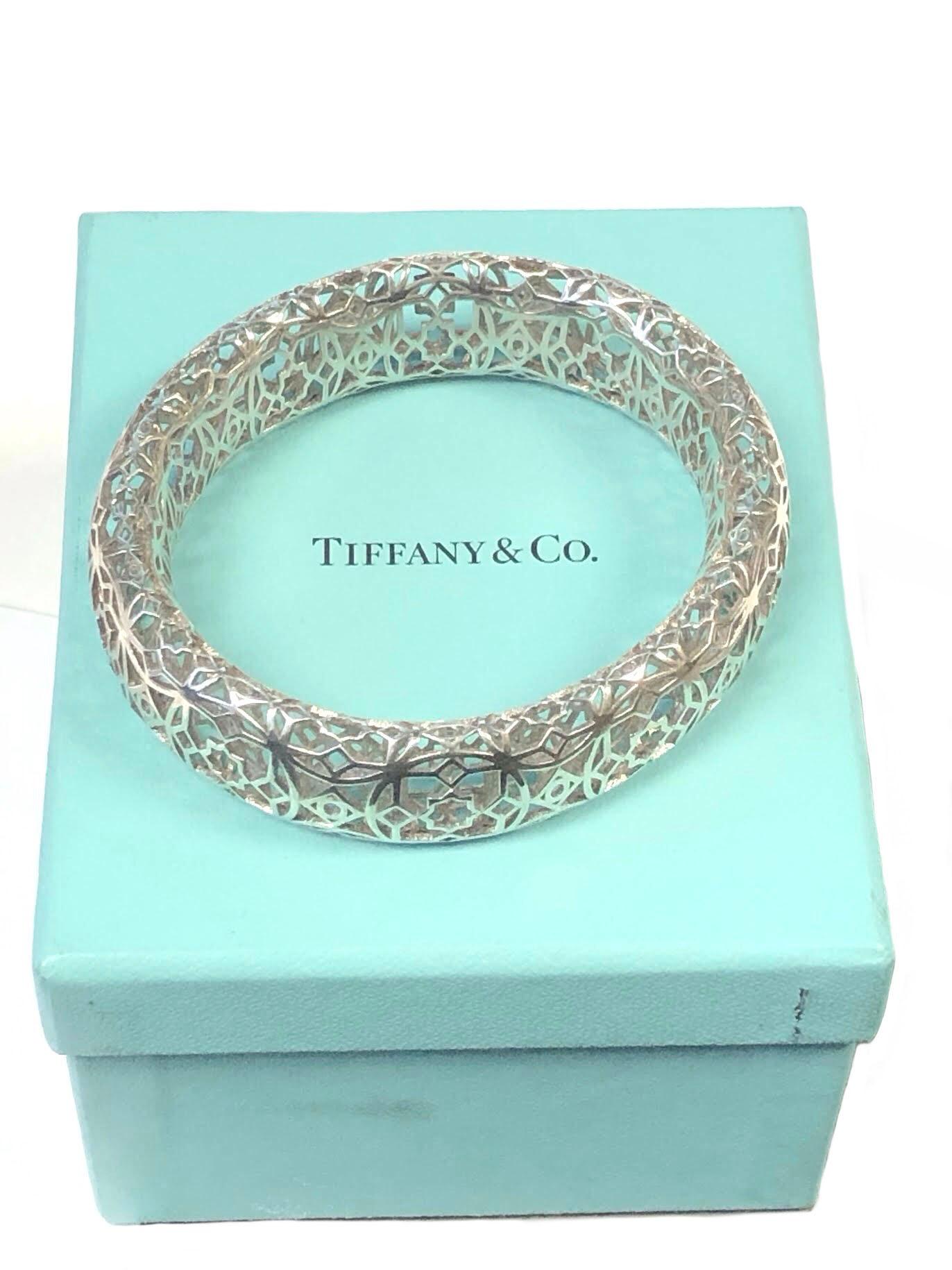 Tiffany & Company Paloma Picasso Marrakesh Sterling Bangle Bracelet In Excellent Condition For Sale In Chicago, IL
