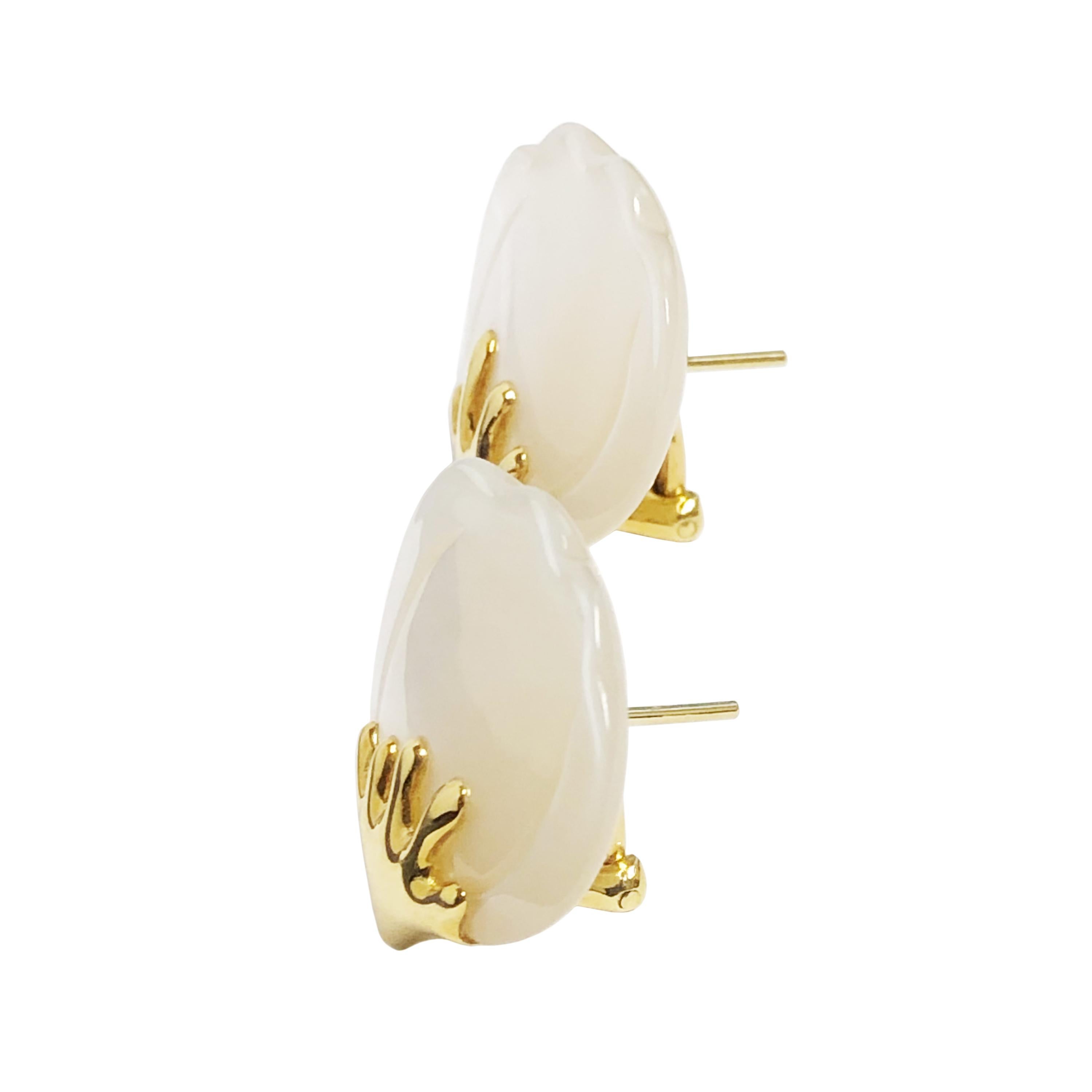 Tiffany & Co. Blütenblatt-, Gold- und Perlmutt-Ohrringe im Zustand „Hervorragend“ in Chicago, IL