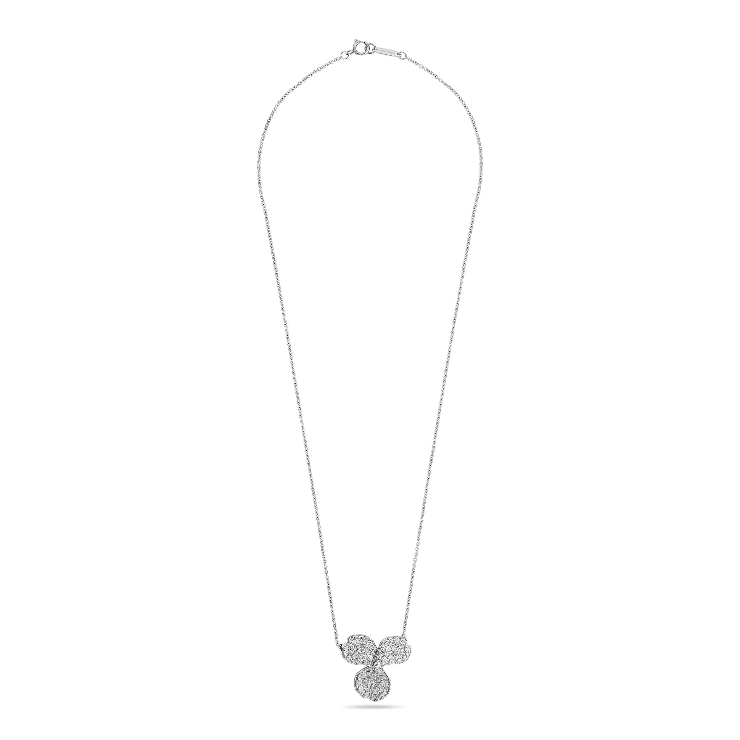 Tiffany & Company Platin Diamant 3 Petal Papier Blume Motiv Anhänger auf Kette im Zustand „Hervorragend“ im Angebot in Philadelphia, PA