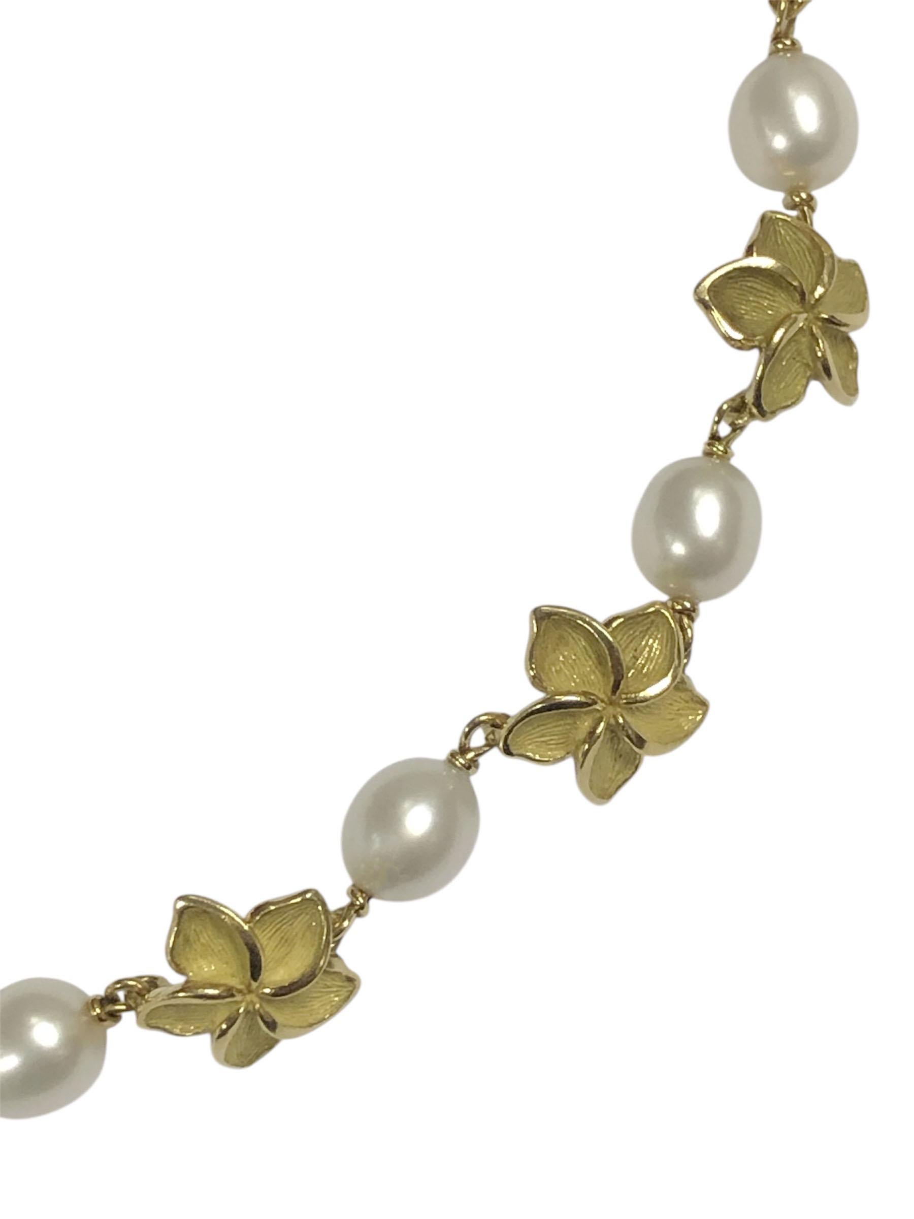 Tiffany & Company Plumeria Yellow Gold and Pearl Necklace In Excellent Condition For Sale In Chicago, IL