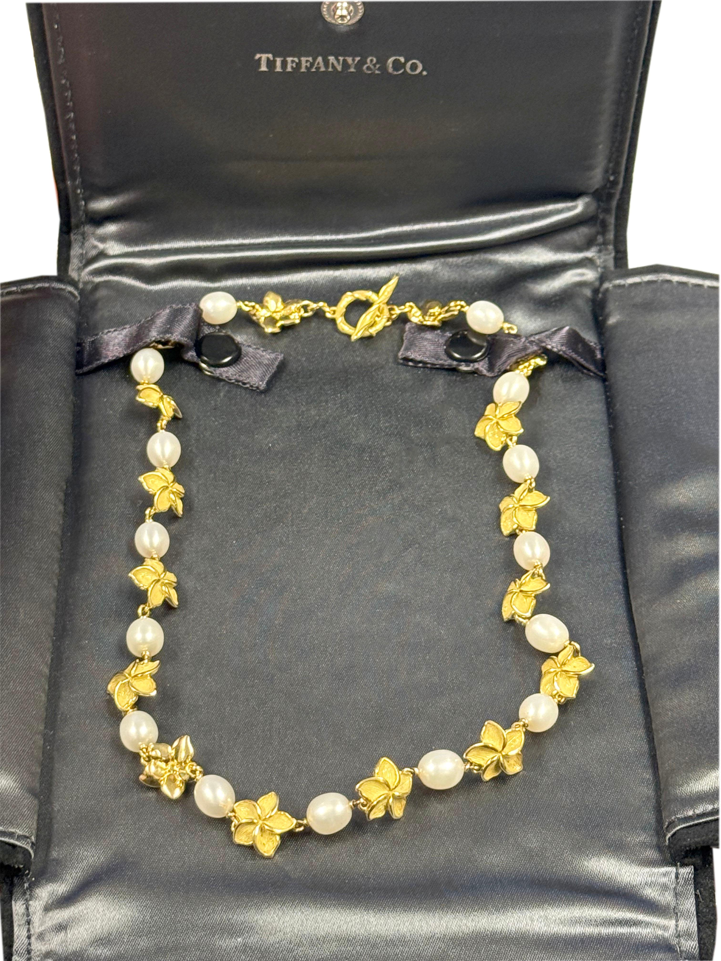 Tiffany & Company Plumeria Yellow Gold and Pearl Necklace For Sale 4