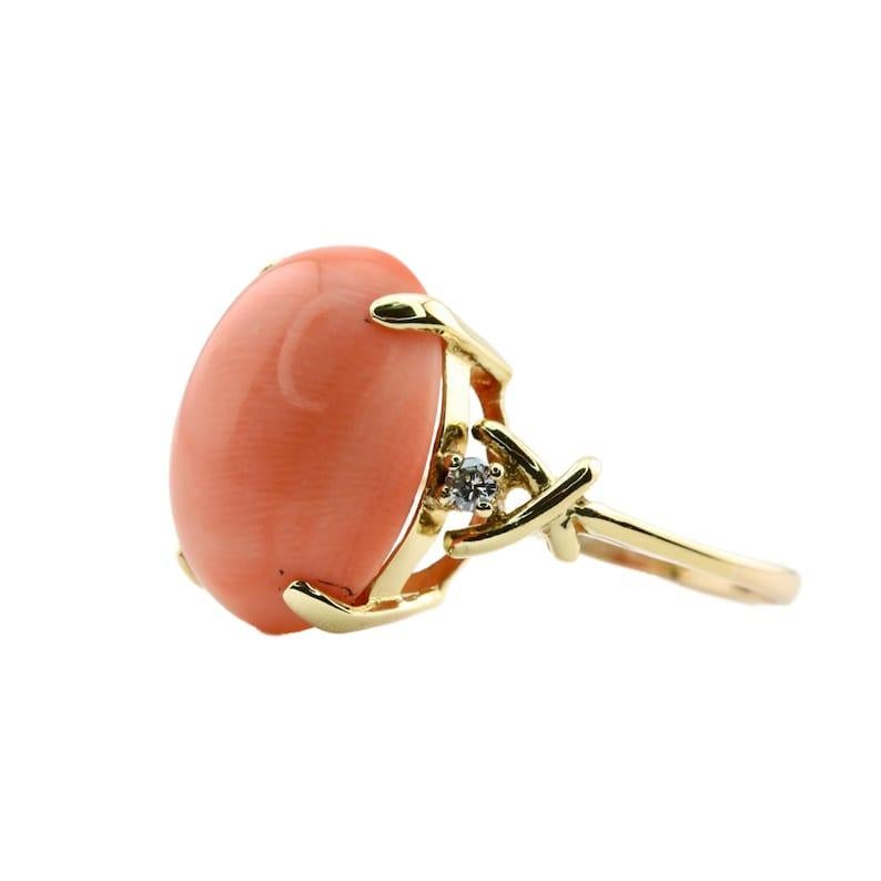Cabochon Tiffany & Company Retro Coral and Diamond Ring in 18 Karat Yellow Gold For Sale