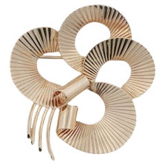 Tiffany & Company Retro Vintage Yellow Gold Ribbed Ribbon Brooch Pin