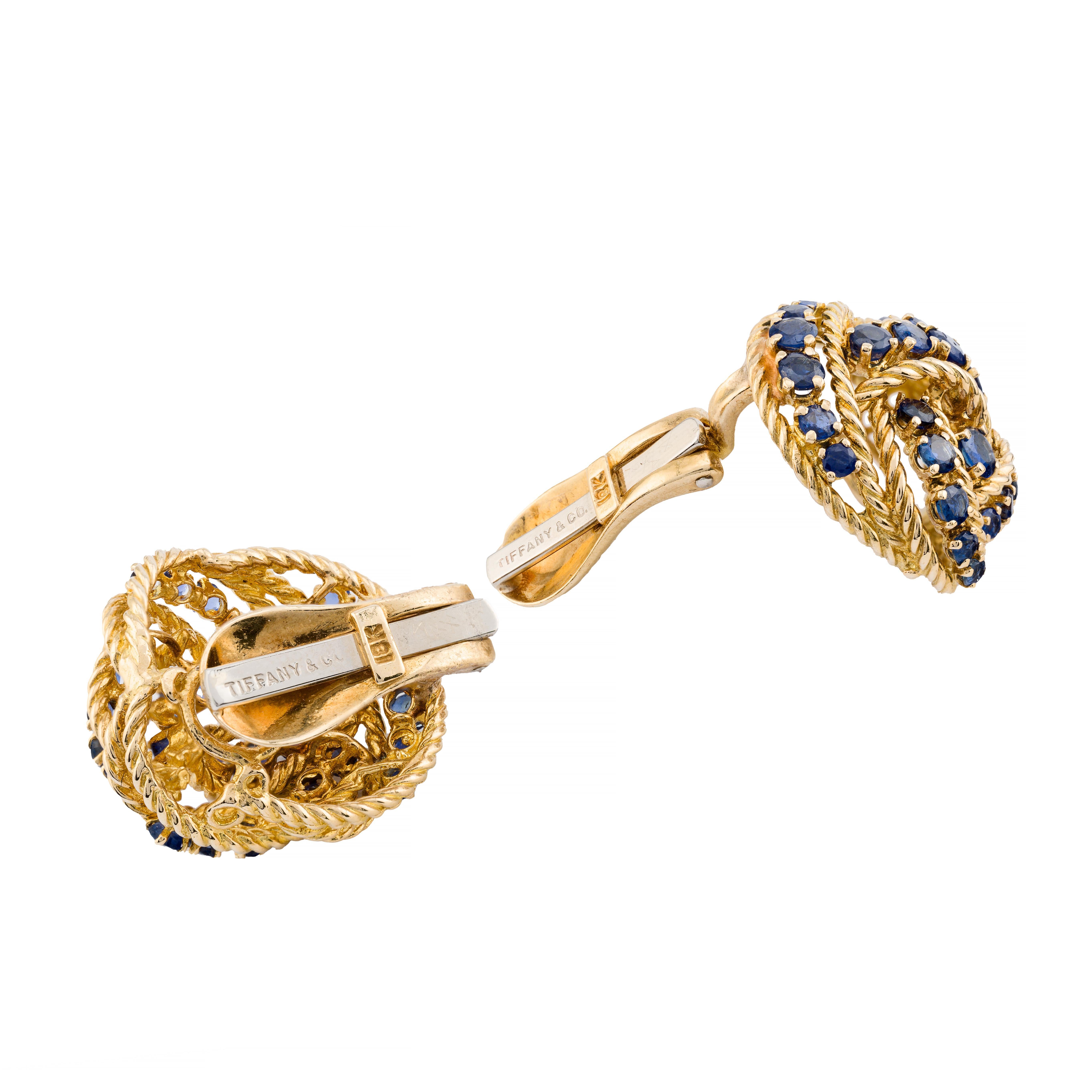 Taille ronde Tiffany & Company - Boucles d'oreilles saphir en or jaune 18 carats en vente