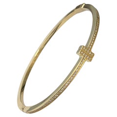 Bracelet rigide « T » en or jaune et diamants de Tiffany & Company