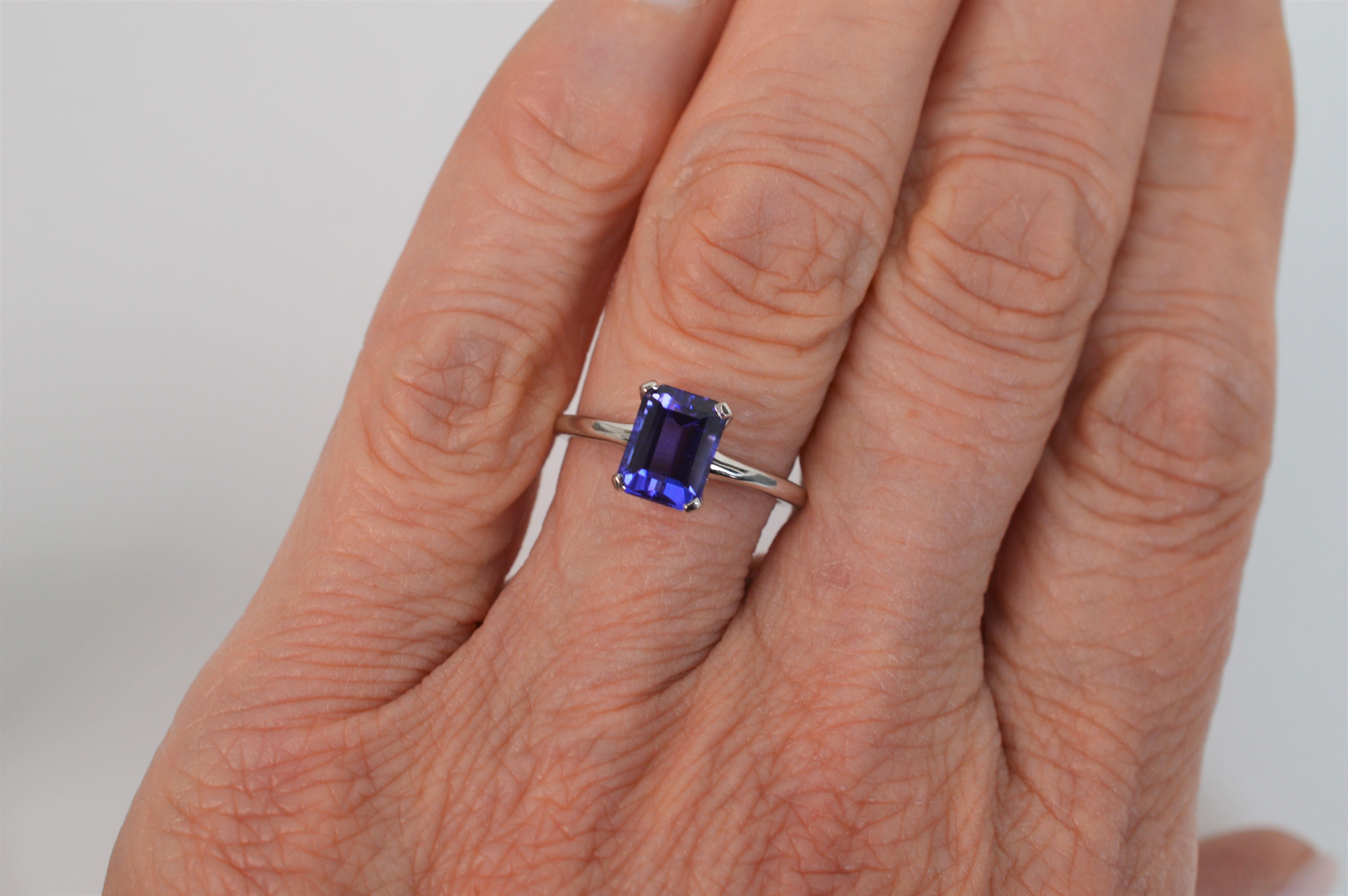 Tiffany & Company Vintage 2.08 Carat Tanzanite Platinum Ring AGL Certified For Sale 3