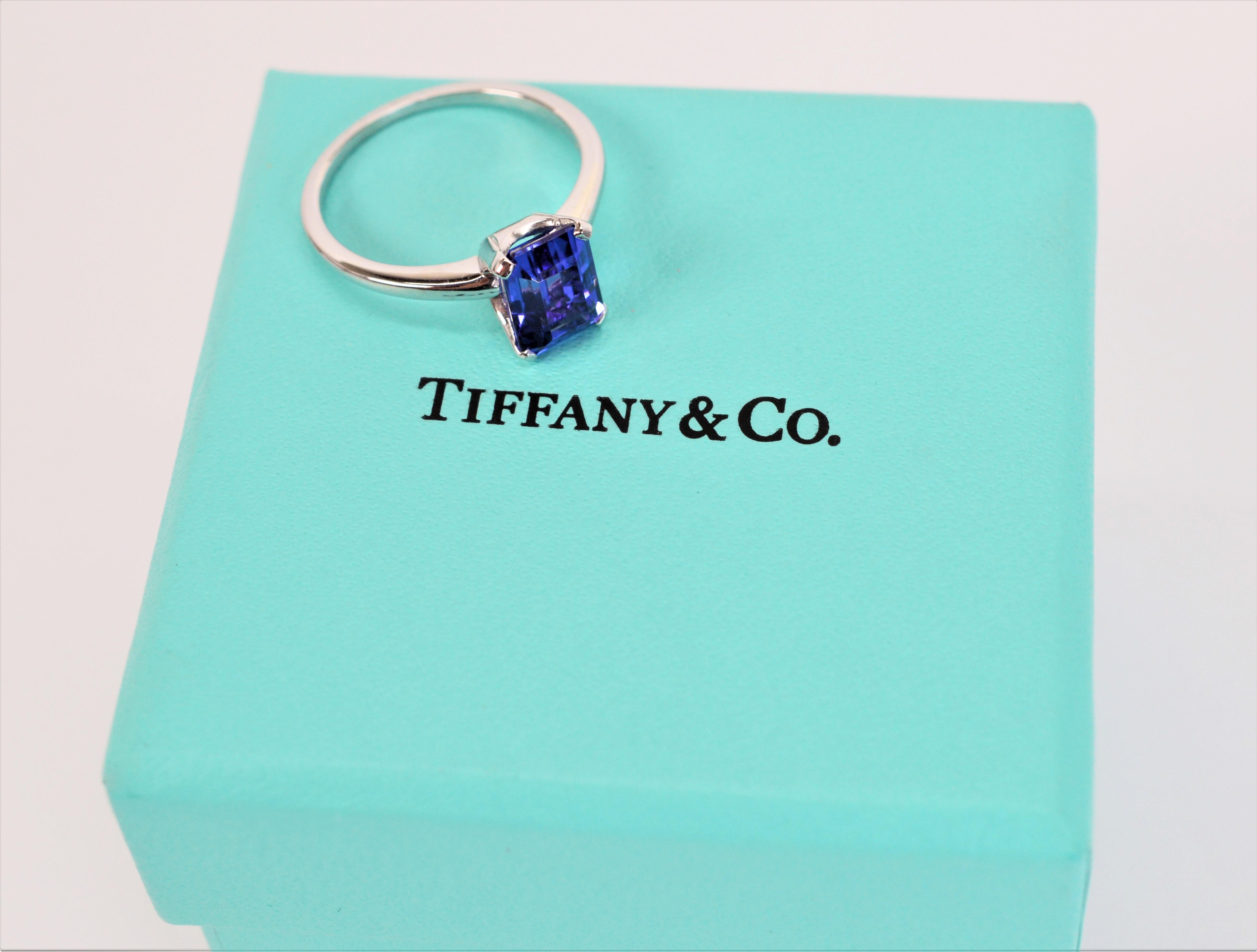 Tiffany & Company Vintage 2.08 Carat Tanzanite Platinum Ring AGL Certified For Sale 2
