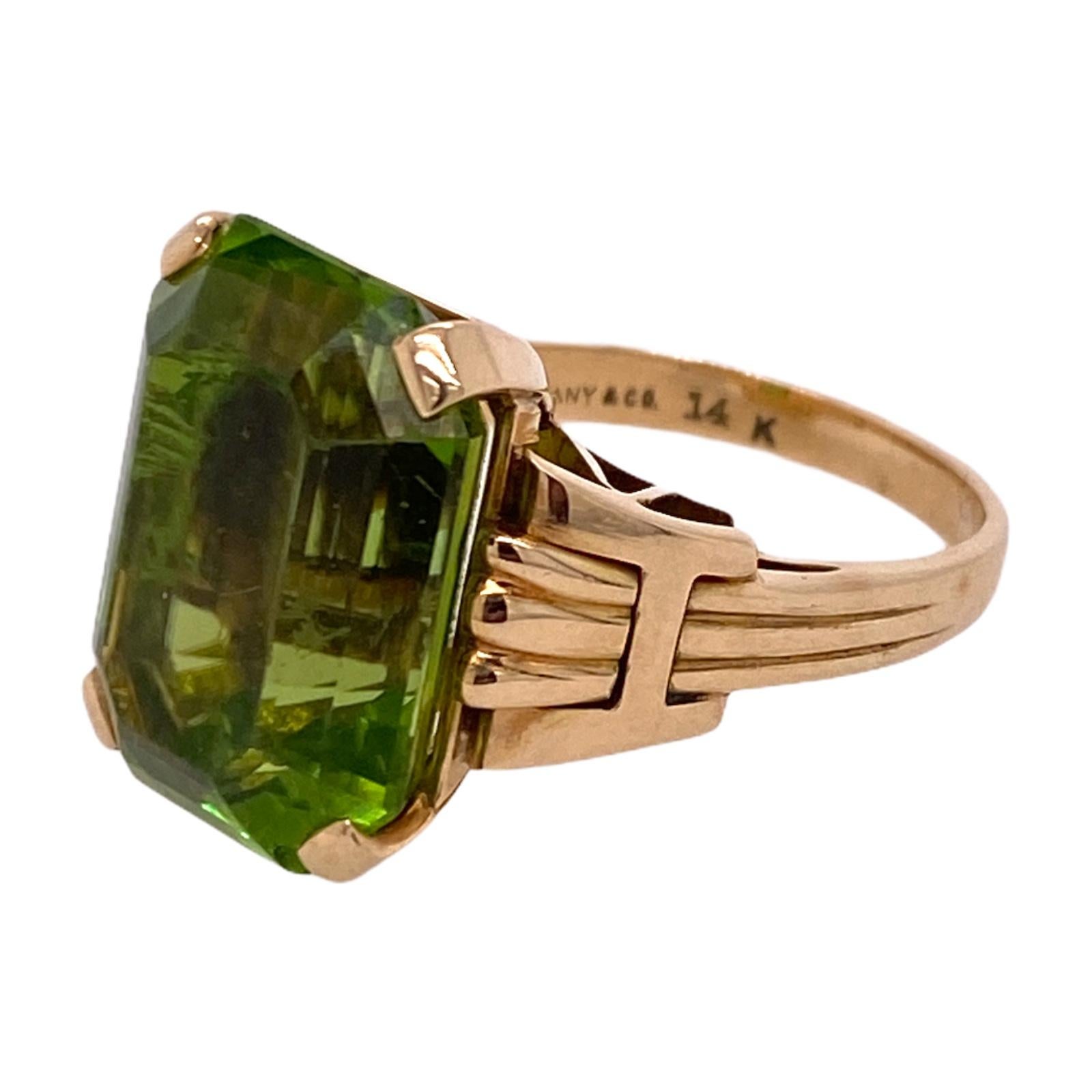 Tiffany & Co. Vintage Smaragd Schliff Peridot Gelbgold Ring (Smaragdschliff)