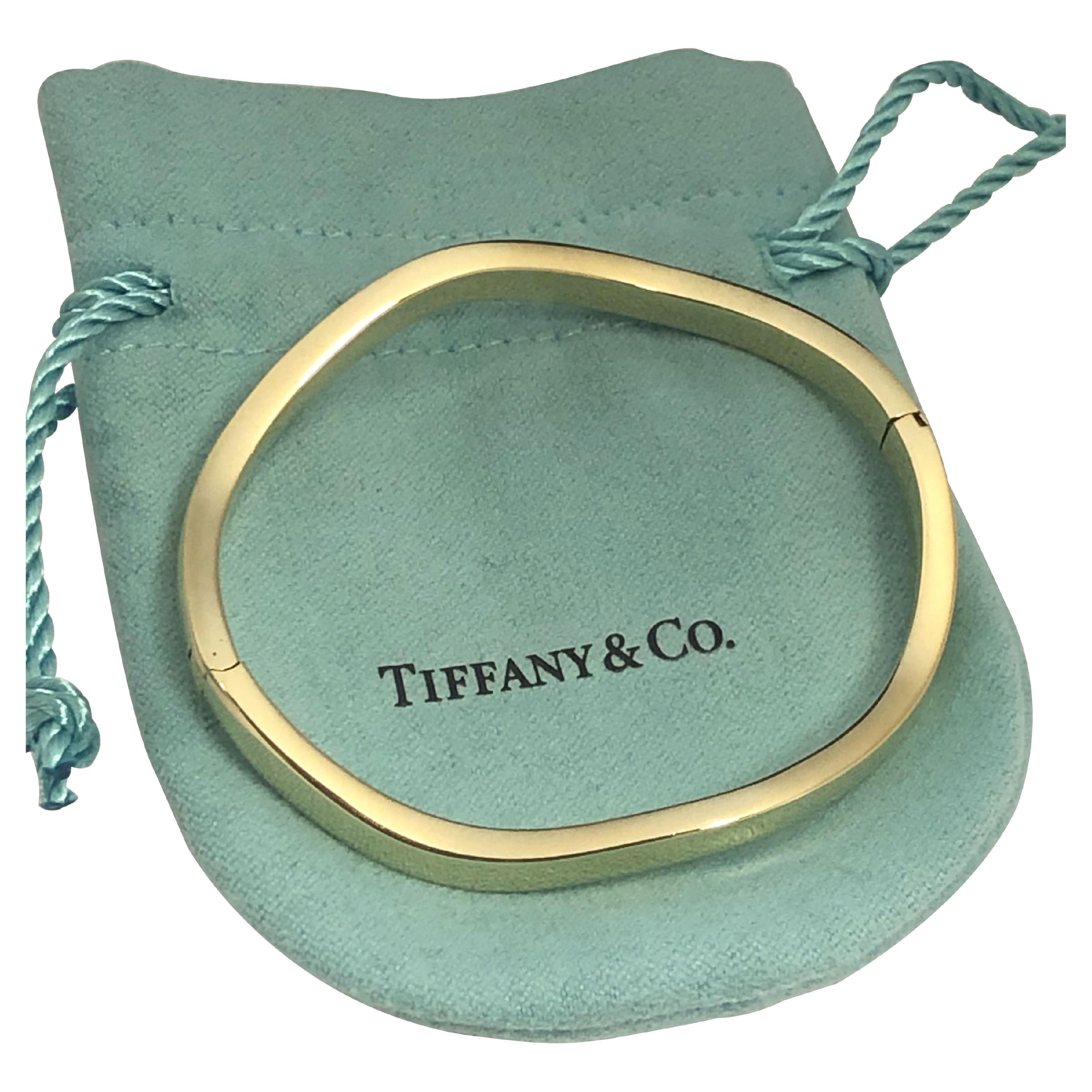 Tiffany 
Company Vintage Yellow Gold Wave Bangle Bracelet en venta