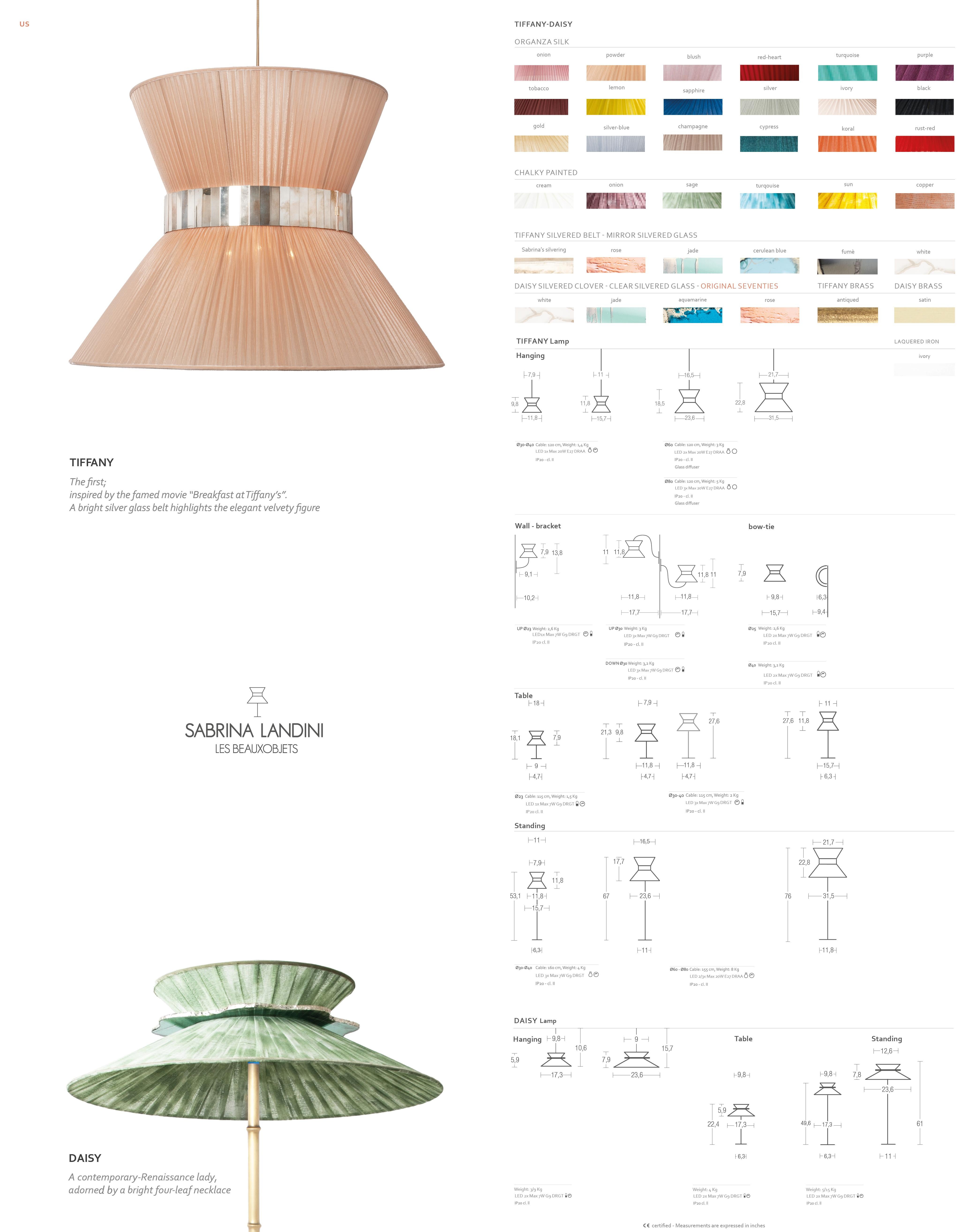 Zeitgenössische Stehlampe von Tiffany, 40 Smaragd, Seide, Messing, versilbert      im Angebot 1