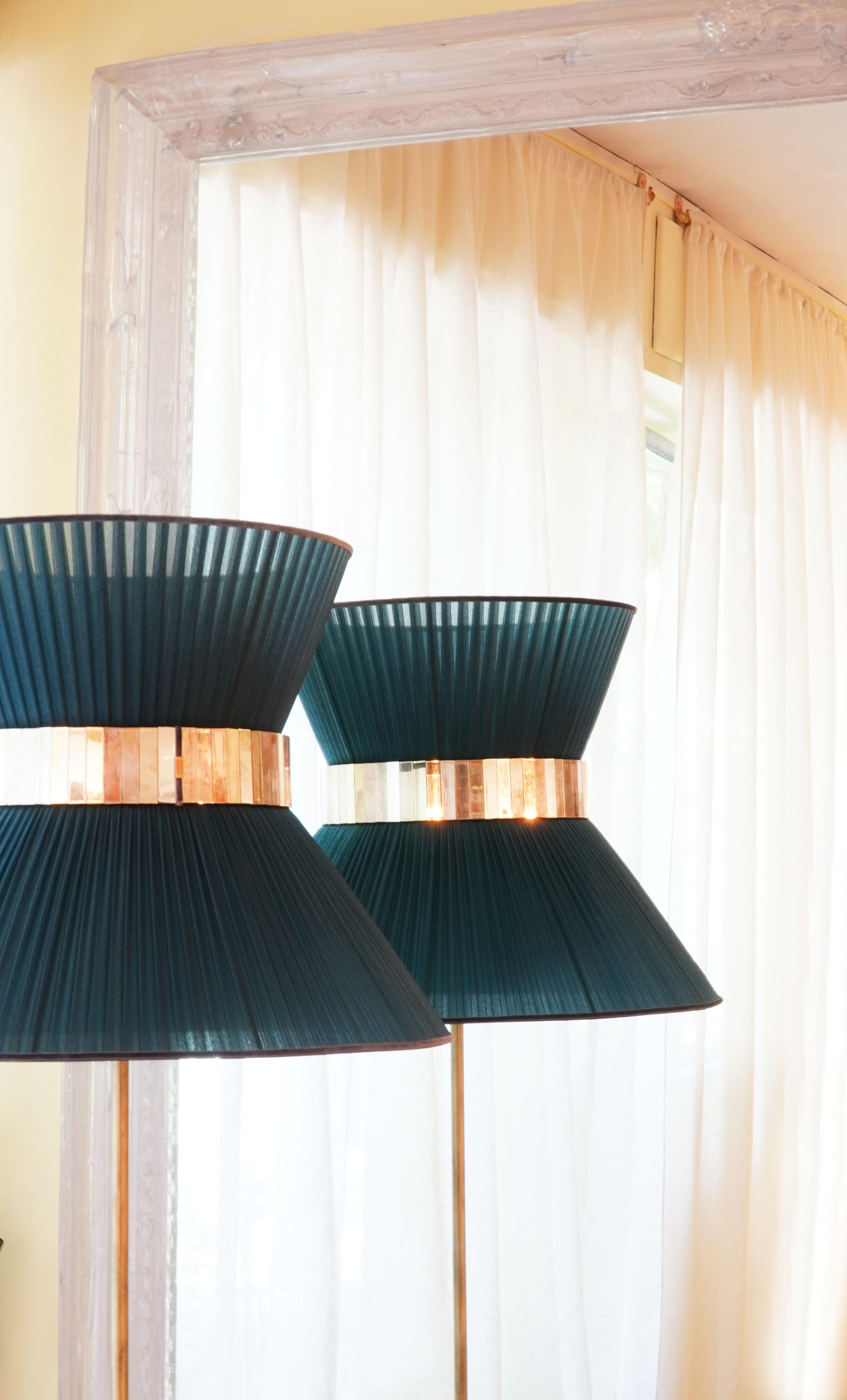 Tiffany Contemporary Stehleuchte 60 Smaragdgrüne Seide, Messing antikisiert, versilbertes Glas (Italienisch) im Angebot