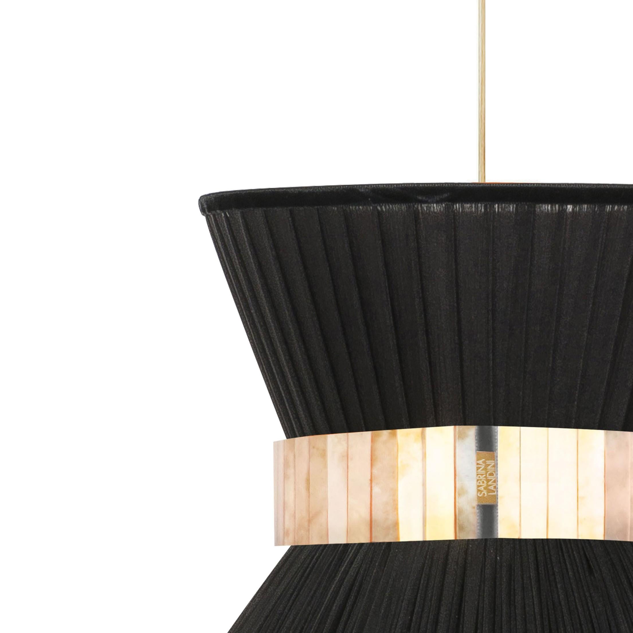 Seit 20 Jahren sind wir bestrebt, Ihnen einzigartige Collection'S in Bezug auf Design und Qualität anzubieten. Alle unsere kultigen Produkte werden in unserem Atelier in der Toskana, Italien, nach einem uralten Versilberungsverfahren von Hand
