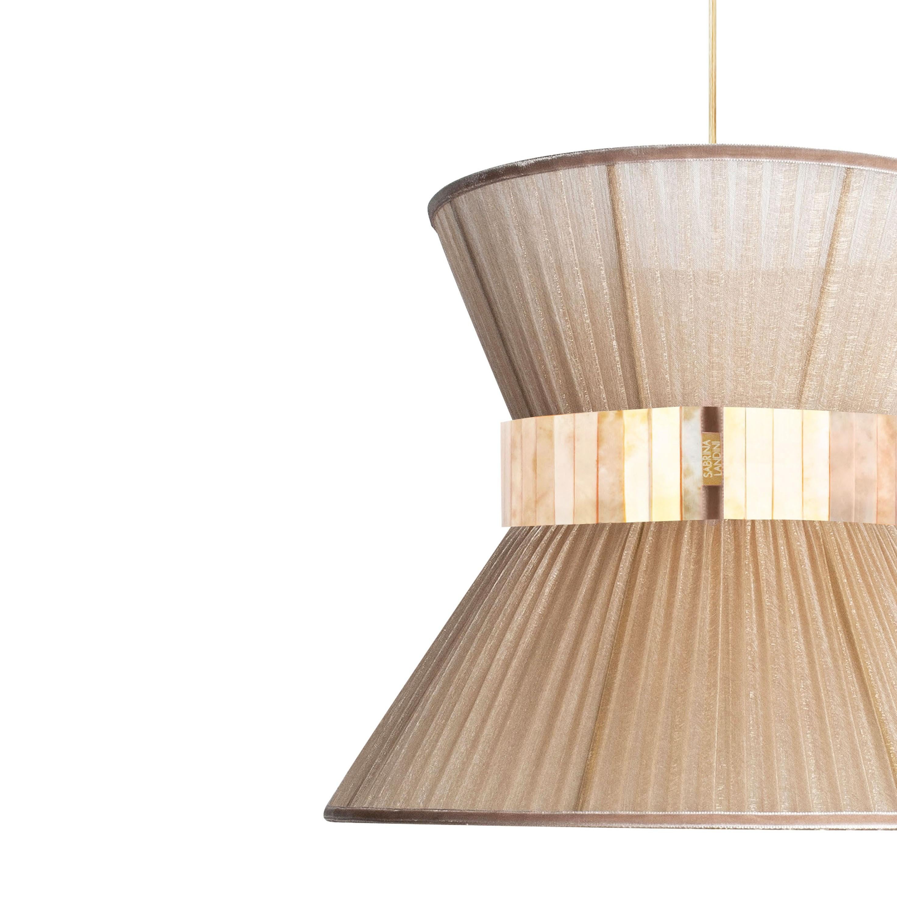 Seit 20 Jahren sind wir bestrebt, Ihnen einzigartige Collection'S in Bezug auf Design und Qualität anzubieten. Alle unsere kultigen Produkte werden in unserem Atelier in der Toskana, Italien, nach einem uralten Versilberungsverfahren von Hand
