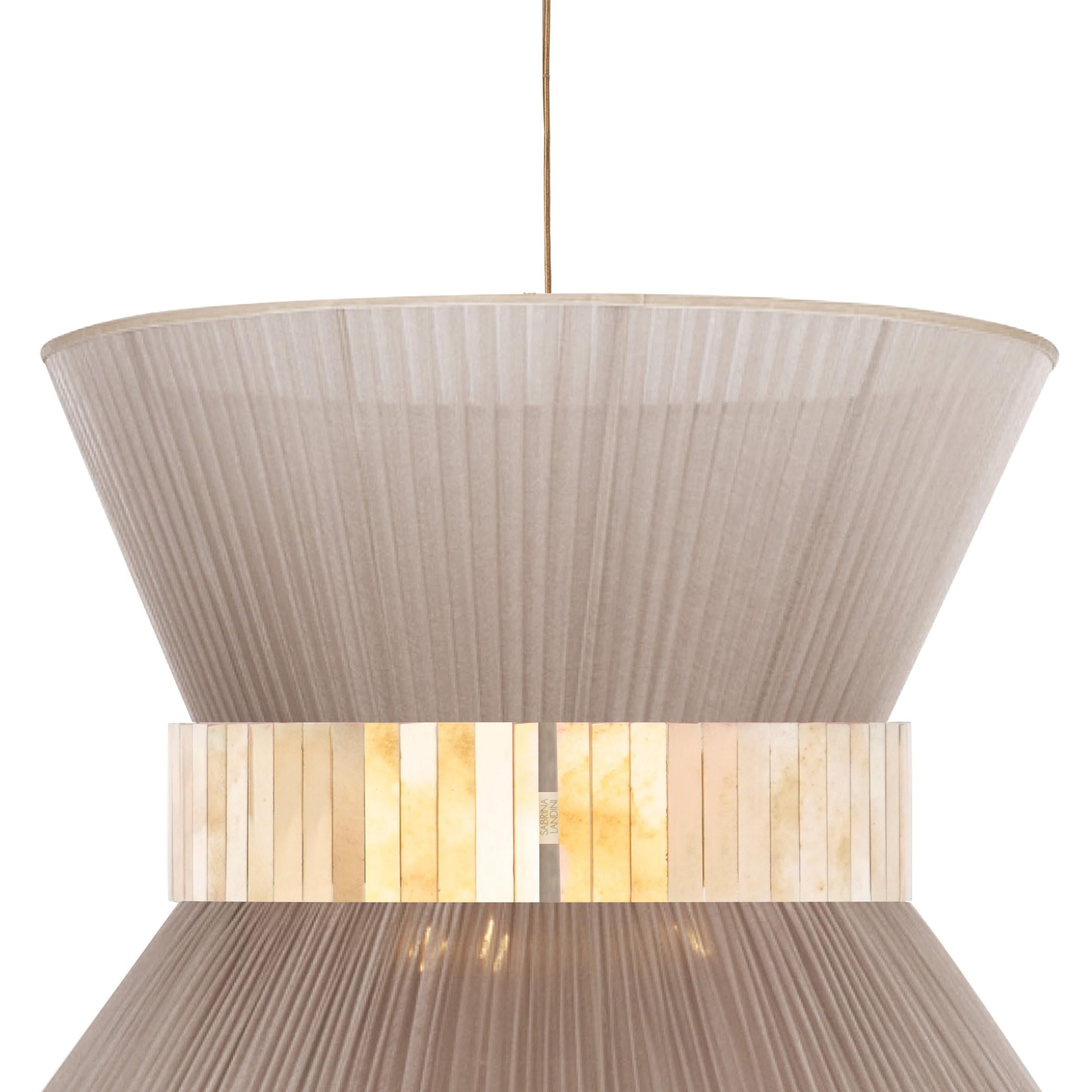 Zeitgenössische Hängeleuchte von Tiffany, 60er-Champagner-Seiden-Silberglas-Messing (Moderne) im Angebot