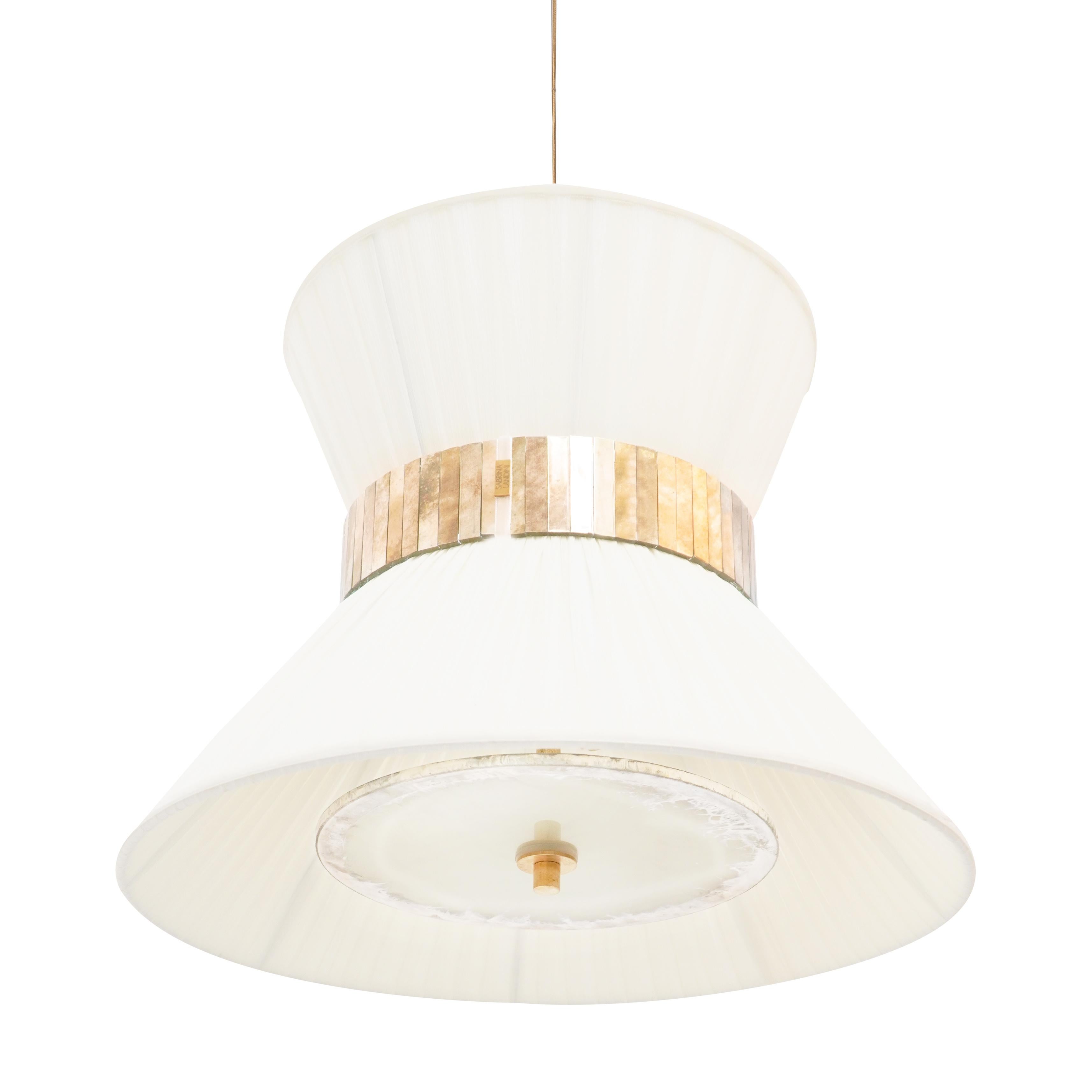 Sabrinas atemberaubende Collection'S von Tiffany-Lampen wird vorgestellt.
Sabrina Landini wählt die schönsten MATERIALIEN aus und stellt sie zu weltweit anerkannten Dekorationsartikeln zusammen.

Eleganz und Farben sind in einer Vielzahl von