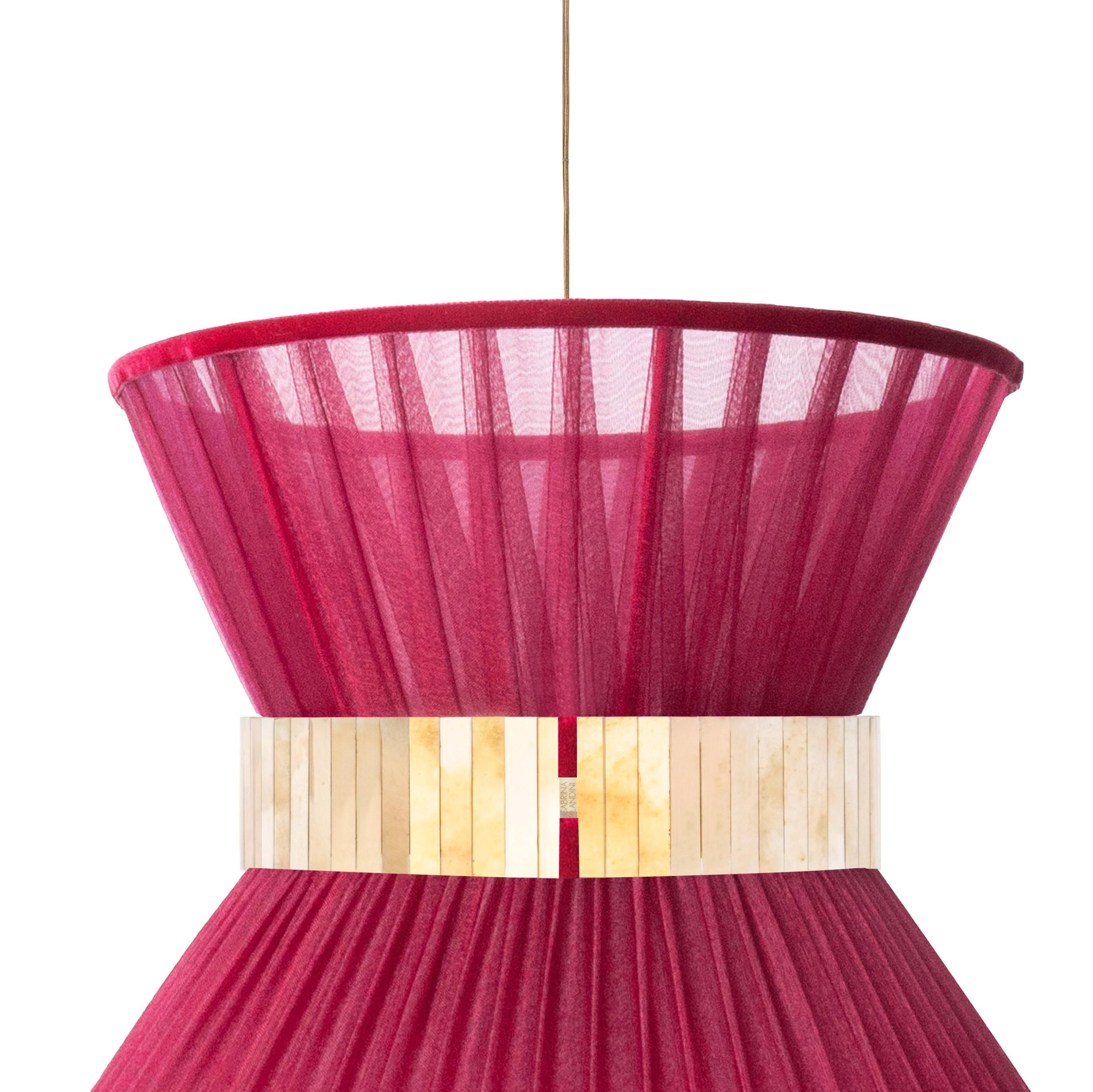 Sabrinas atemberaubende Collection'S von Tiffany-Lampen wird vorgestellt.
Sabrina Landini wählt die schönsten MATERIALIEN aus und stellt sie zu weltweit anerkannten Dekorationsartikeln zusammen.

Eleganz und Farben sind in einer Vielzahl von