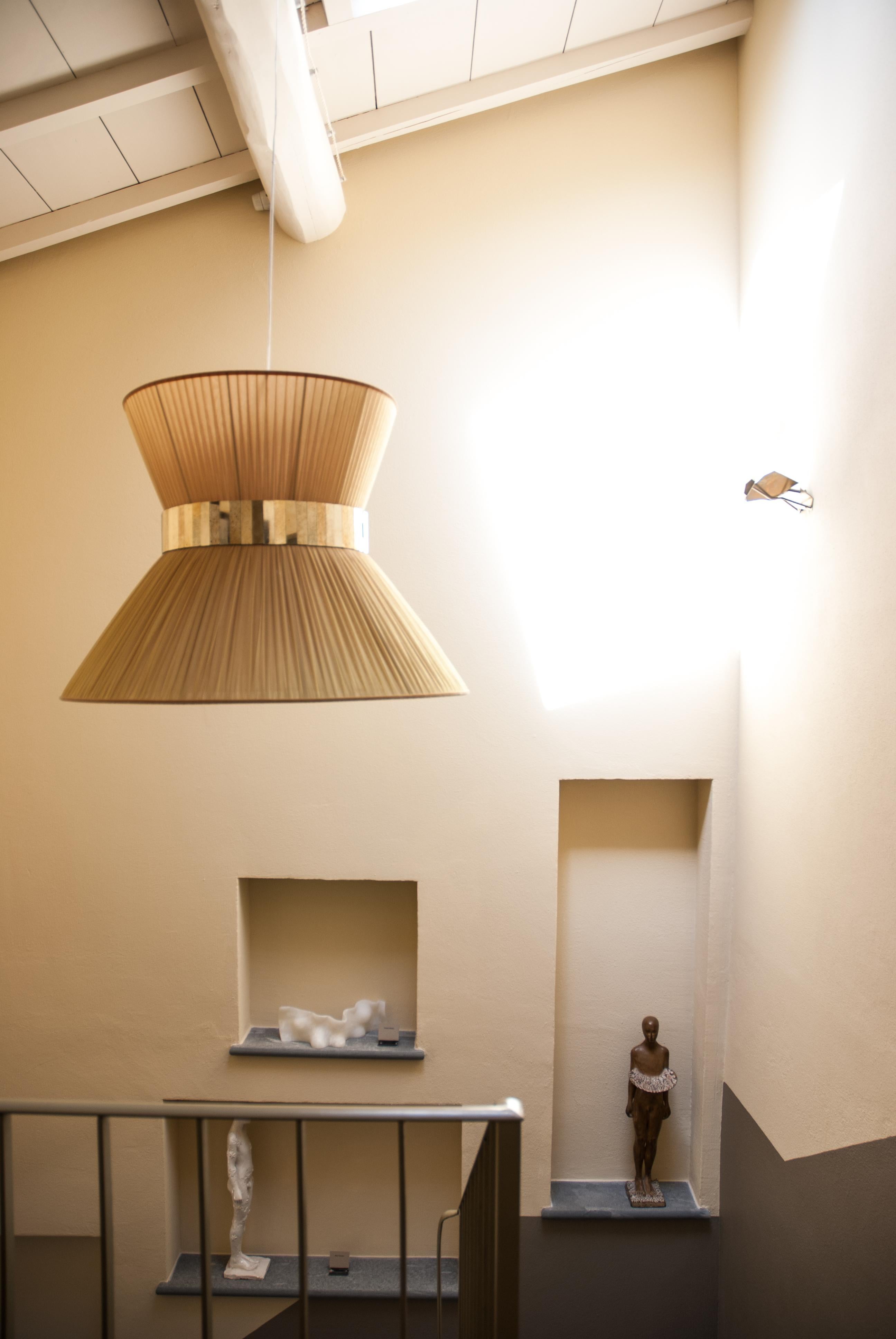 Italiano Lampada a sospensione contemporanea Tiffany, 80 Oro Seta Vetro Argentato Ottone in vendita