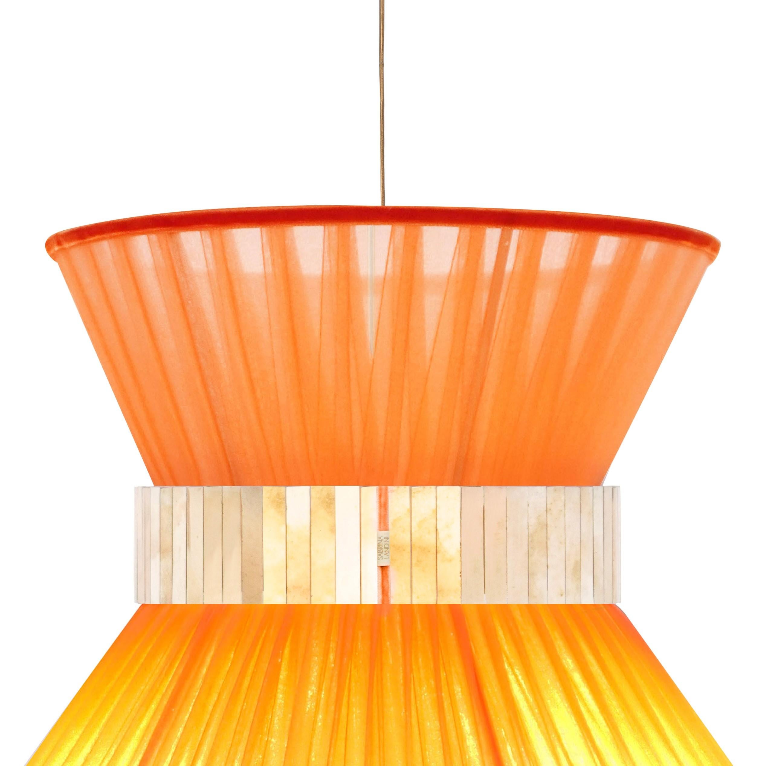 El ADN de Sabrina Landini cobra vida en todas nuestras creaciones, un toque de originalidad para la decoración de tu hogar. Sabrina Landini selecciona los materiales más bellos y los ensambla para crear artículos de decoración para el hogar