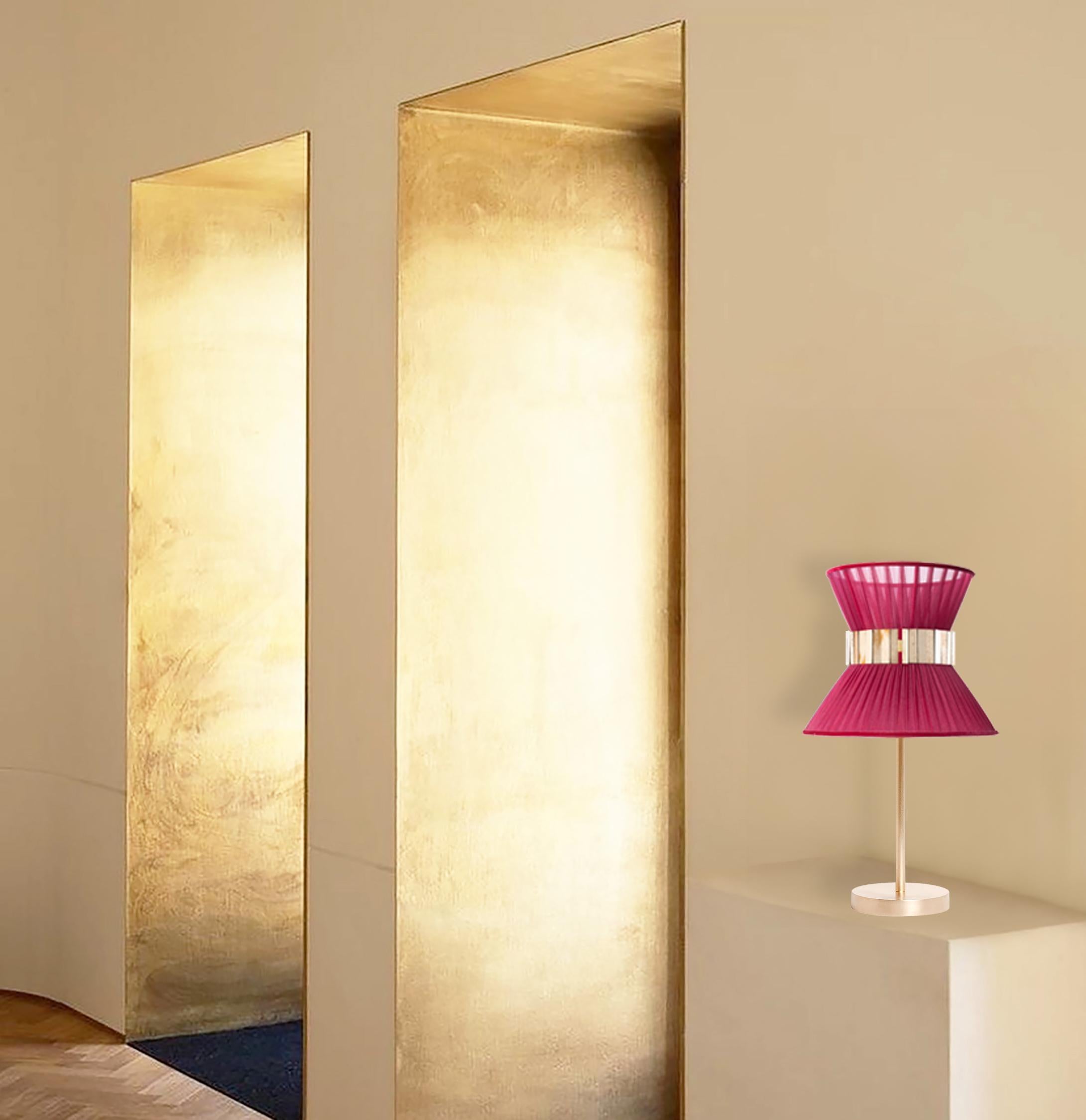 Argenté Lampe de table contemporaine Tiffany 23 Ruby Silk, Antique Brass, Silvered Glas en vente
