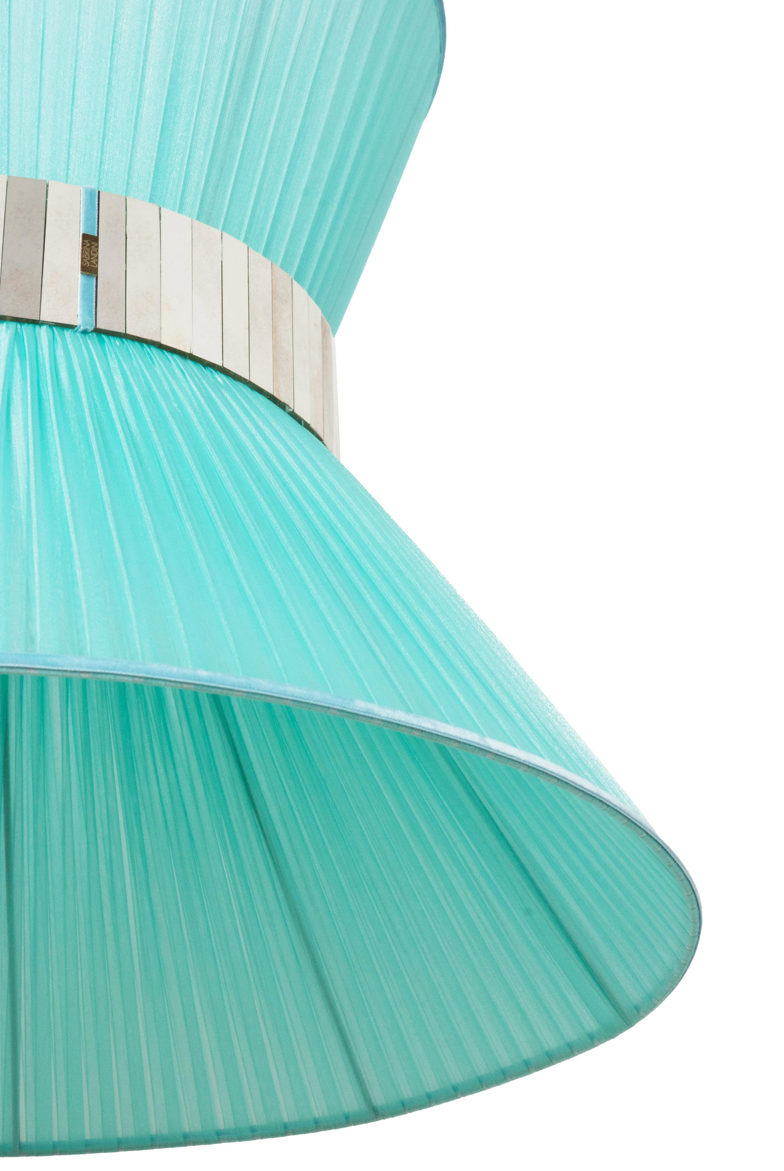 Zeitgenössische Tiffany-Tischlampe 23 Türkisfarbene Seide, antikes Messing, versilbertes Glas (Italienisch) im Angebot
