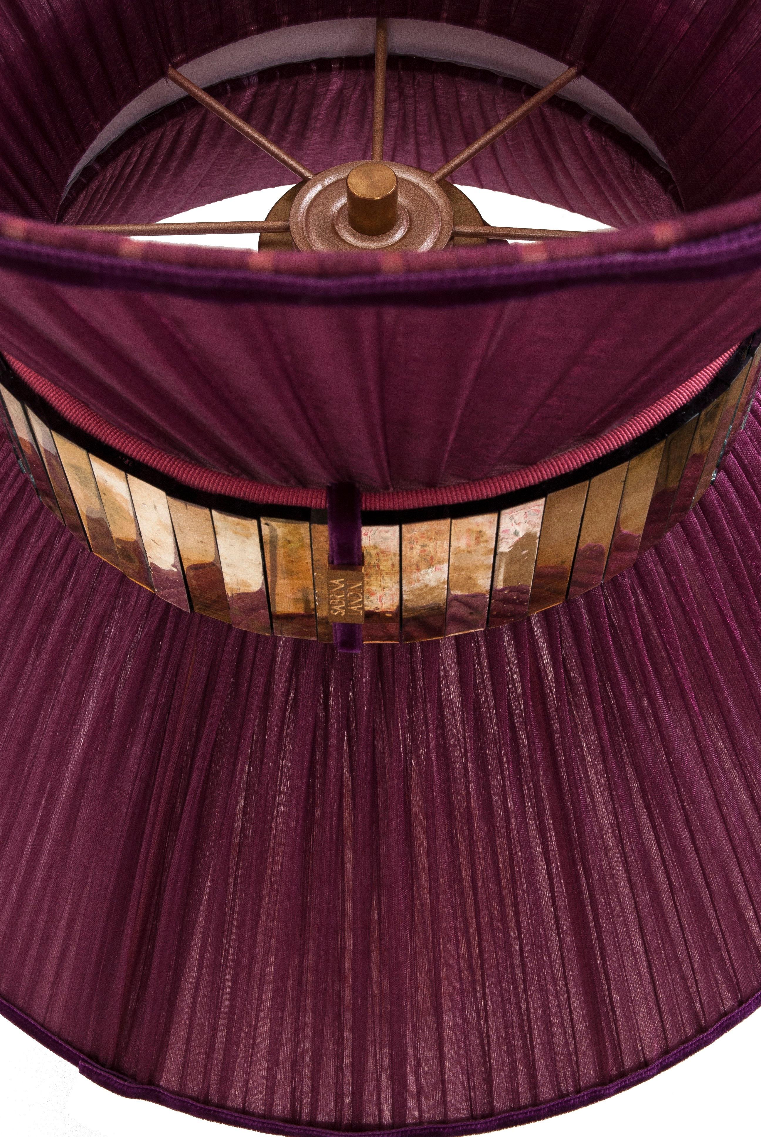 Tiffany Zeitgenössische Tischlampe 40 lila Seide Versilbertes Glas Messing   (21. Jahrhundert und zeitgenössisch) im Angebot