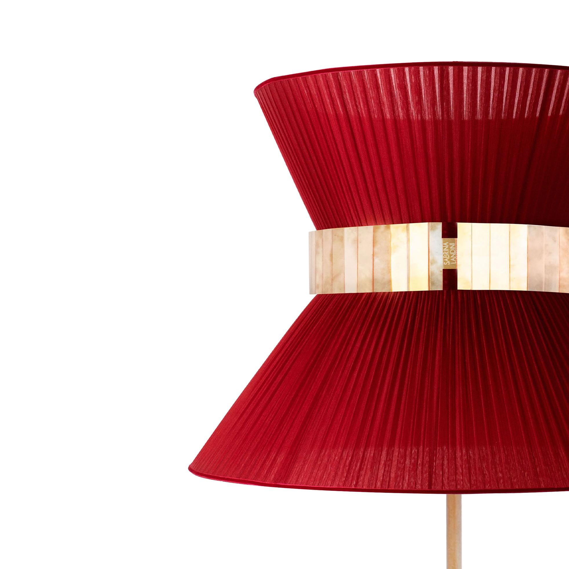 For 20 years, we have perpetuated our unique manufacturing method. Inspired by unlimited glass reflections, Sabrina Landini has created an elegant home collection.
In case you find yourself in Tuscany - Italy, embark on a whimsical adventure at our