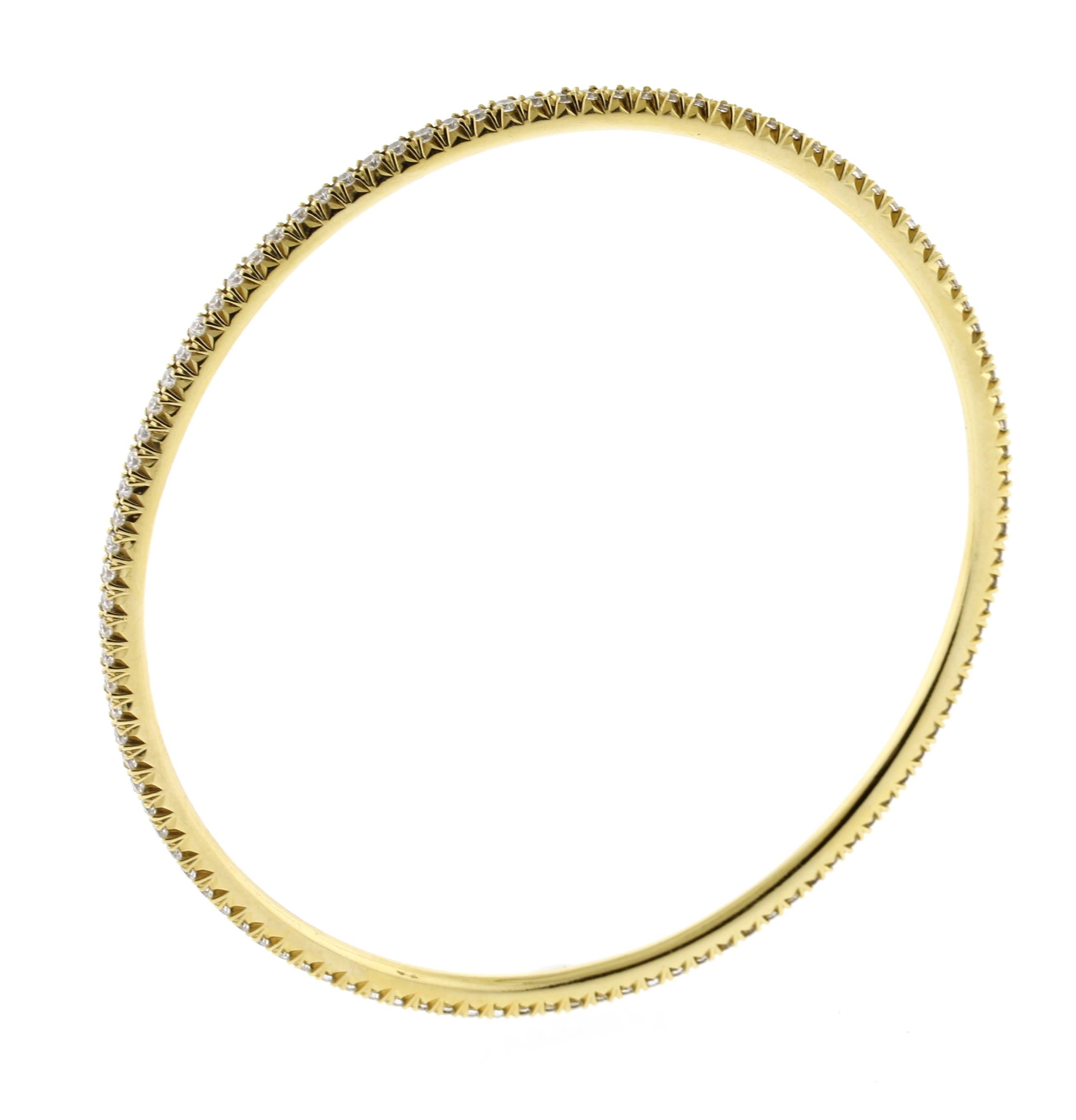 From Tiffany & Co, this 18 karat gold bangle bracelet with diamonds is from the Metro collection.
• Metal: 18kt Yellow Gold
• Circa: 2020s
• Gemstone: 104Diamonds=.65 carats
• Dimensions: 2 3/8 circumference
• Packaging: Tiffany pouch
• Condition: