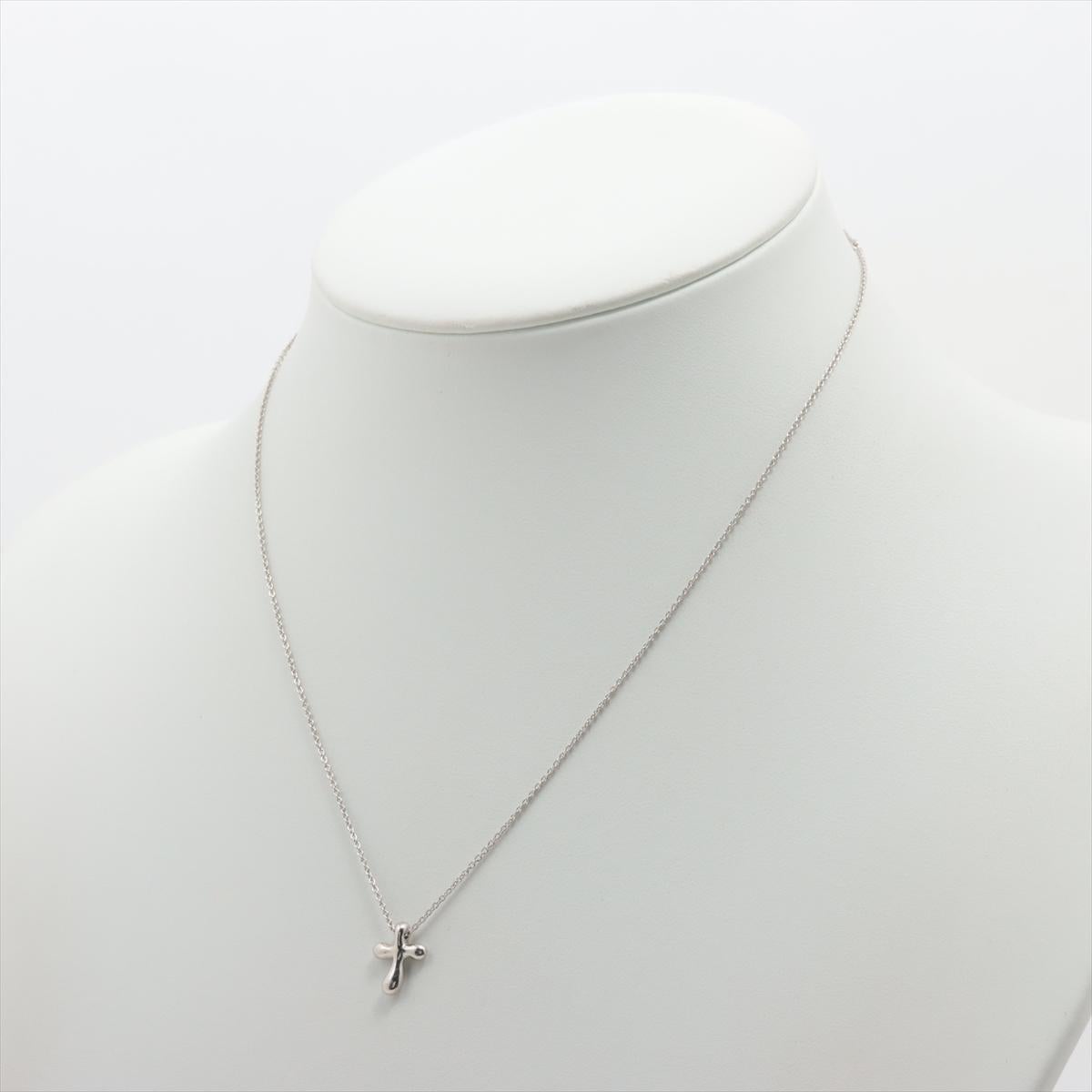 Tiffany & Co.Small Cross Pendant Necklace Platinum For Sale 2