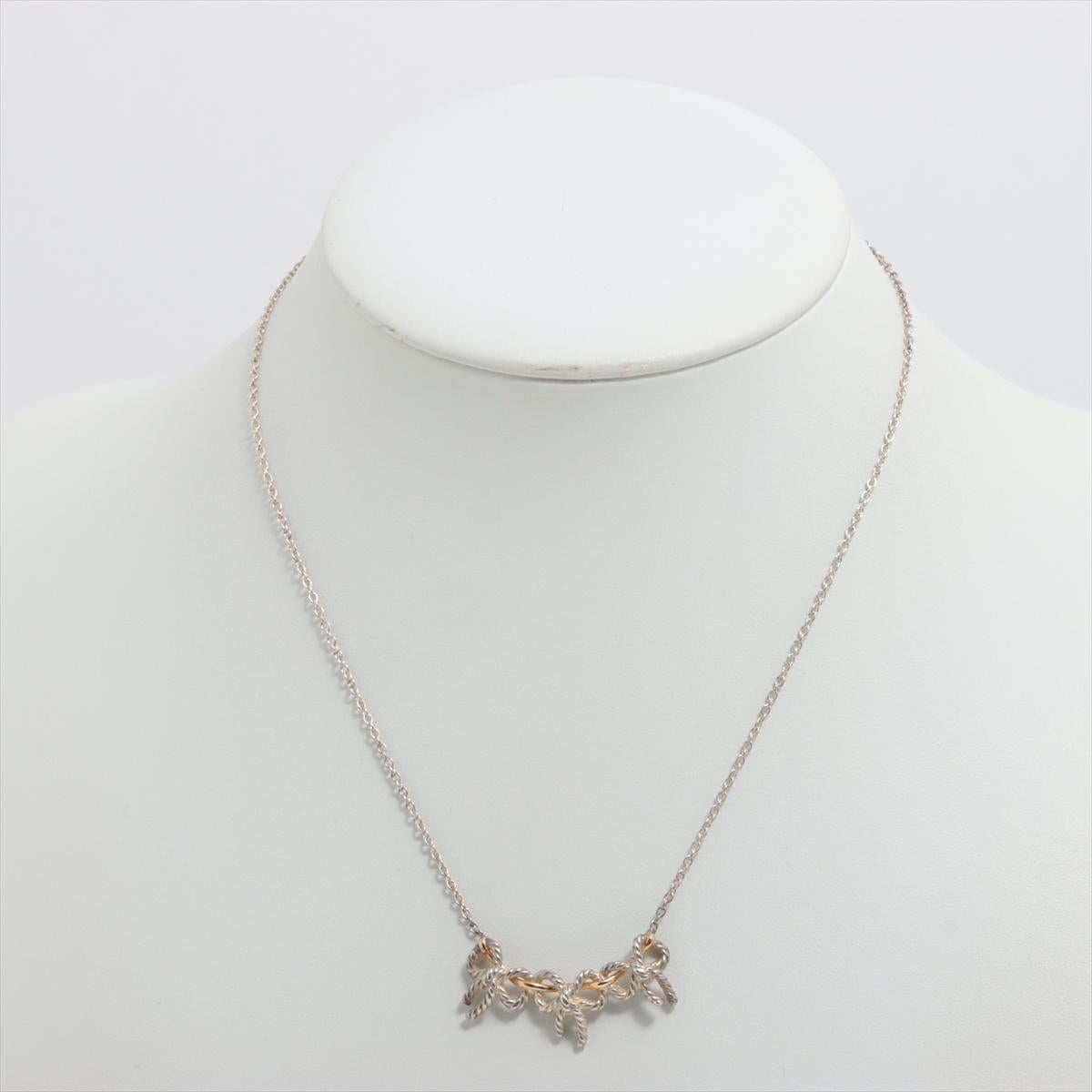 Tiffany & Co.Triple Ribbon Bow zweifarbige Anhänger-Halskette im Angebot 2