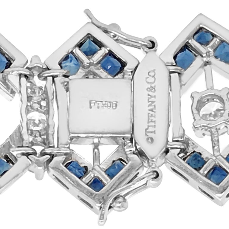 This stunning Art Deco Tiffany & Co. blue sapphire diamond bracelet of sophisticated aesthetic is crafted in platinum. Weighing 72.8 grams and measuring 18.4 cm (7.2 inches) long x 25mm wide. Showcasing 16 round brilliant cut diamonds, collectively