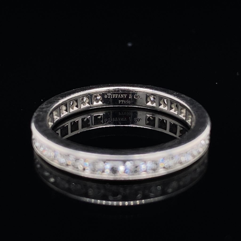 Tiffany & Co. Platinring mit Diamant in voller Eternity-Ring (Rundschliff) im Angebot