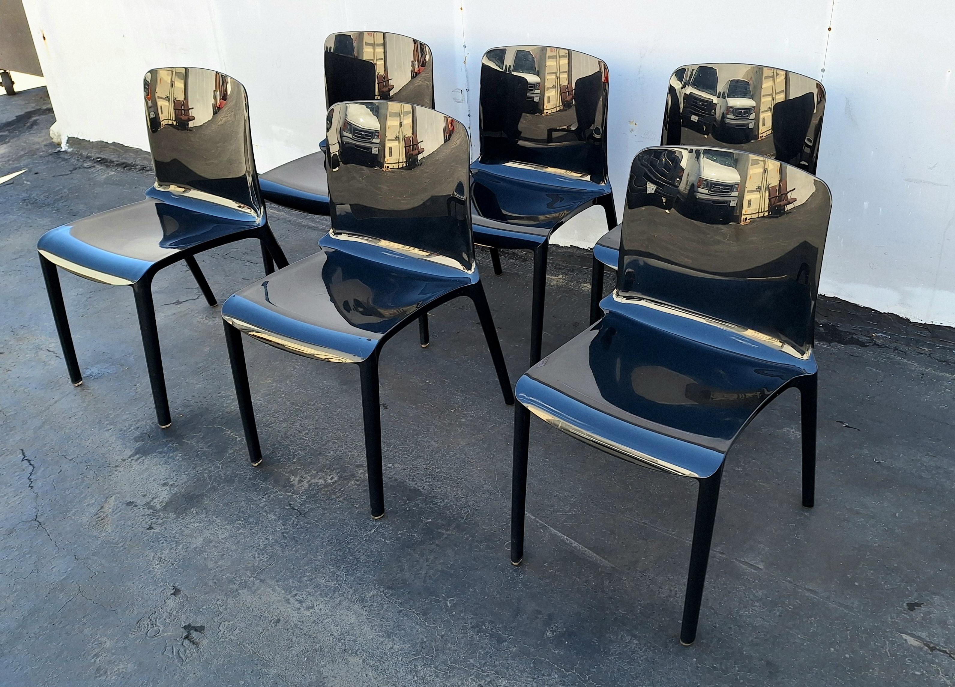Conjunto de 6 sillas Tiffany diseñadas por Marcello Ziliani para Casprini a partir de 2000 En buen estado y originales. Las sillas están firmadas. El precio es por el conjunto de 6 sillas. Las sillas son apilables y permiten ahorrar espacio.  
