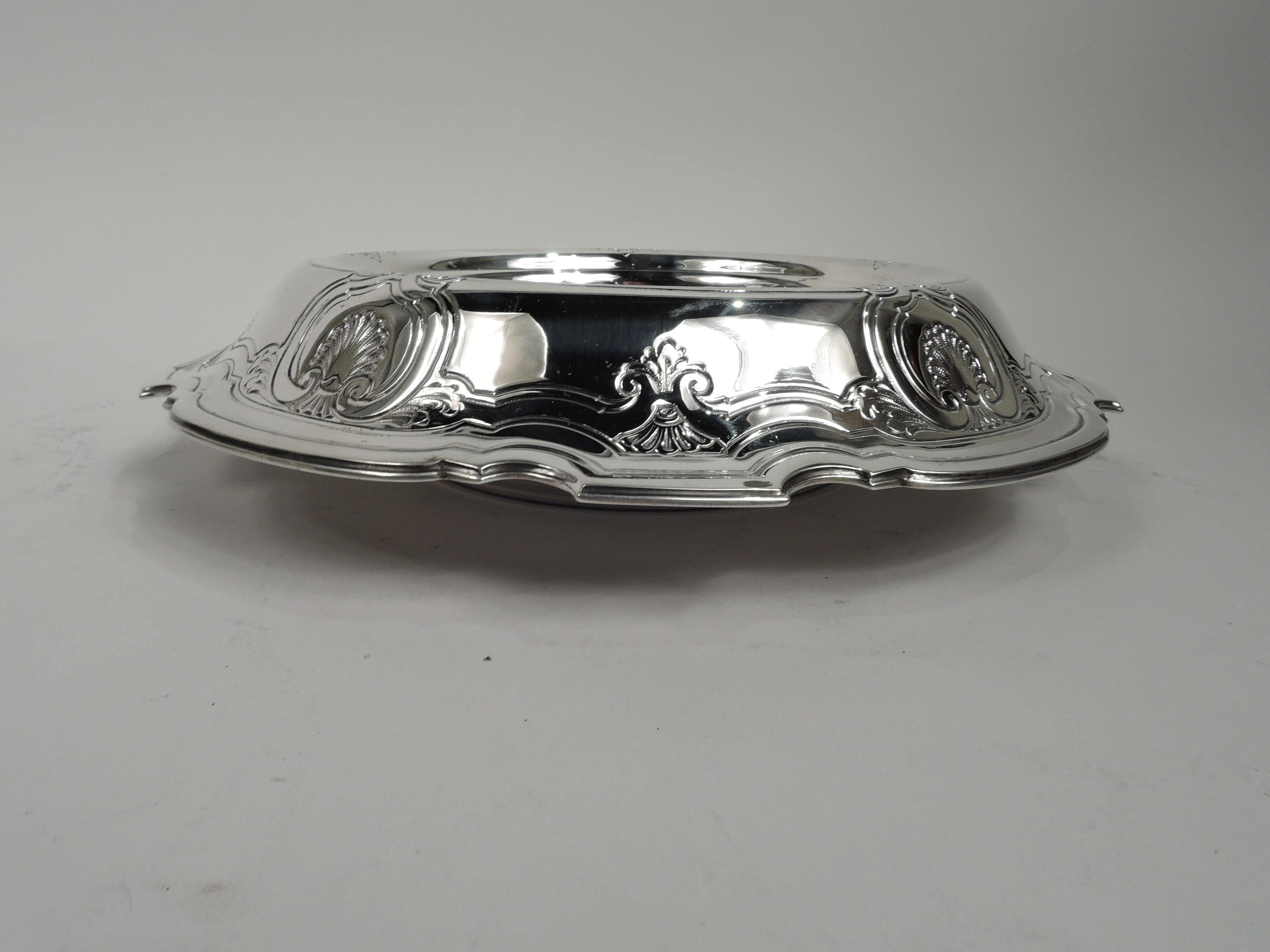 Tiffany & Co. Edwardian Classical Small Sterling Silver Centerpiece Bowl In Excellent Condition In New York, NY