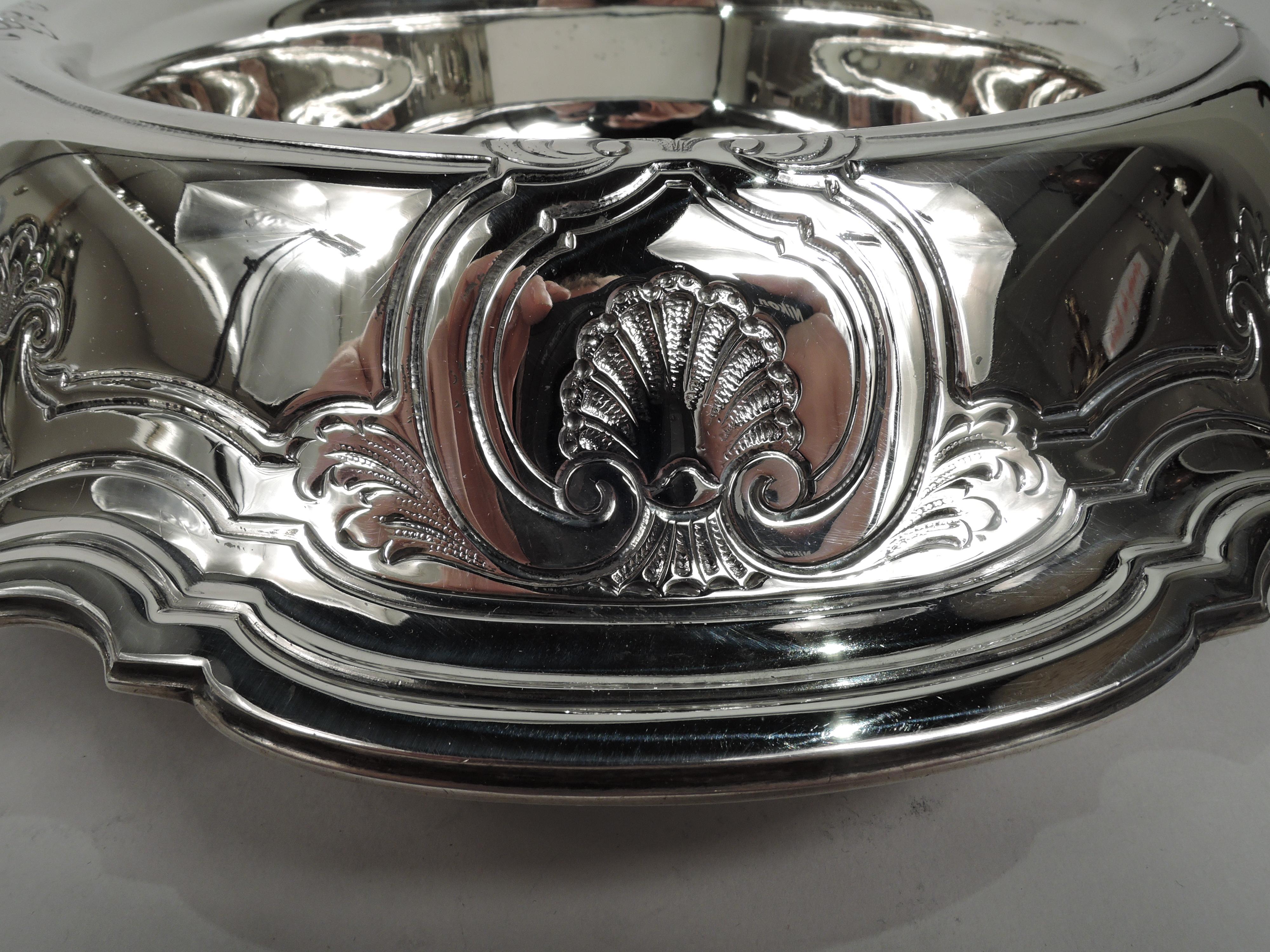 20th Century Tiffany & Co. Edwardian Classical Small Sterling Silver Centerpiece Bowl