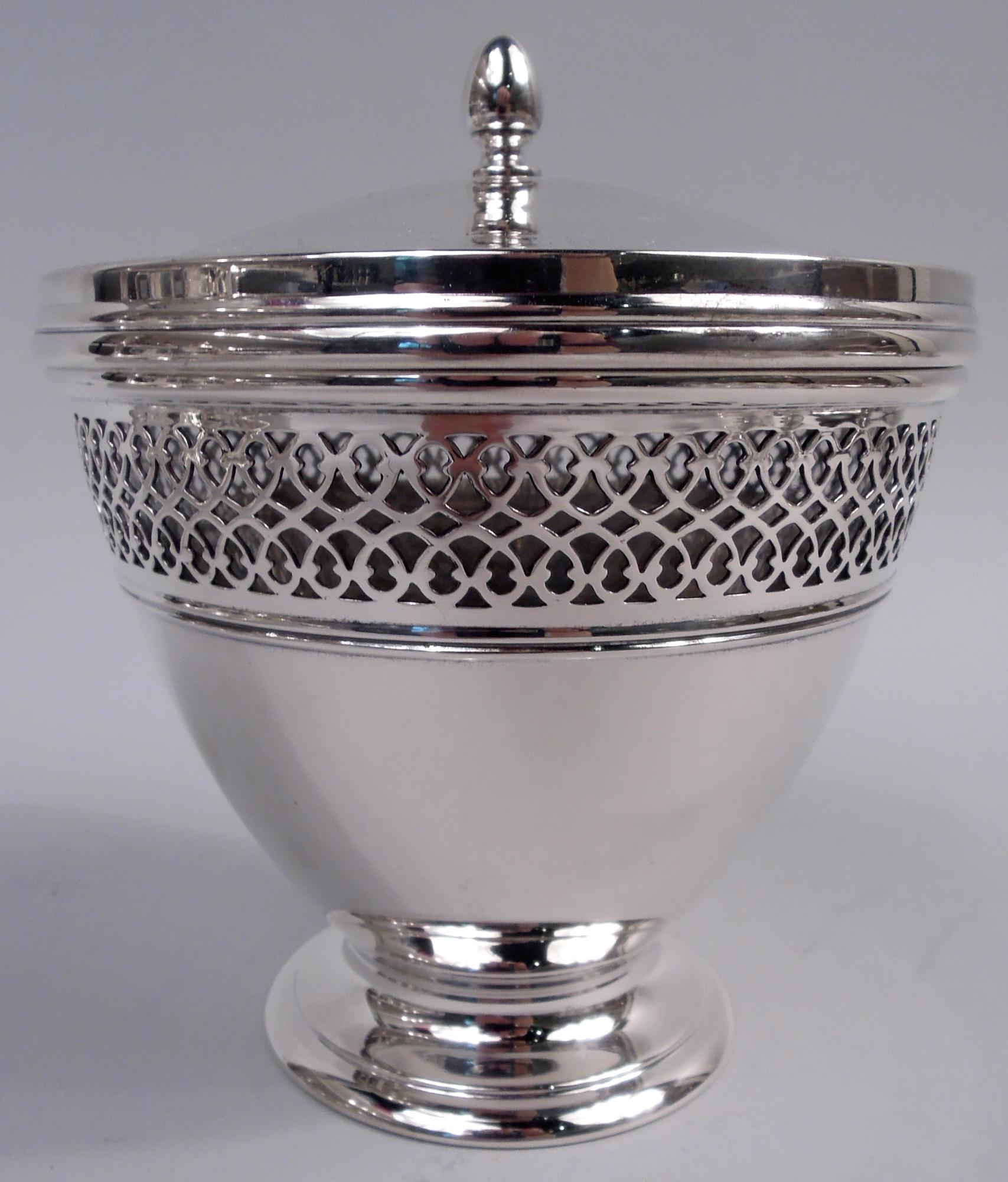 Tiffany Edwardian Classical Sterling Silber Kaviar Schale auf Platte (amerikanisch) im Angebot