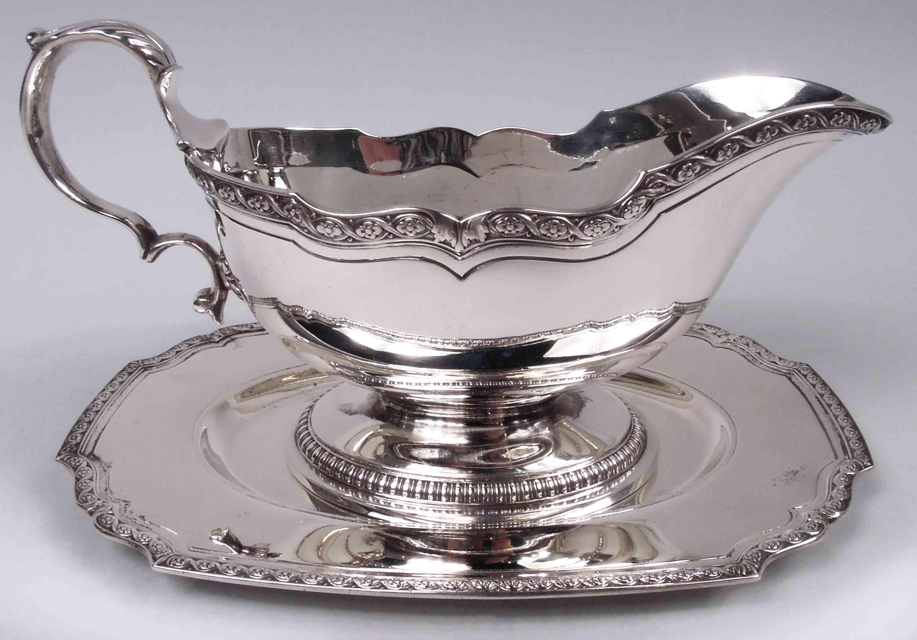 20th Century Tiffany Edwardian Classical Sterling Silver Gravy Boat on Stand For Sale