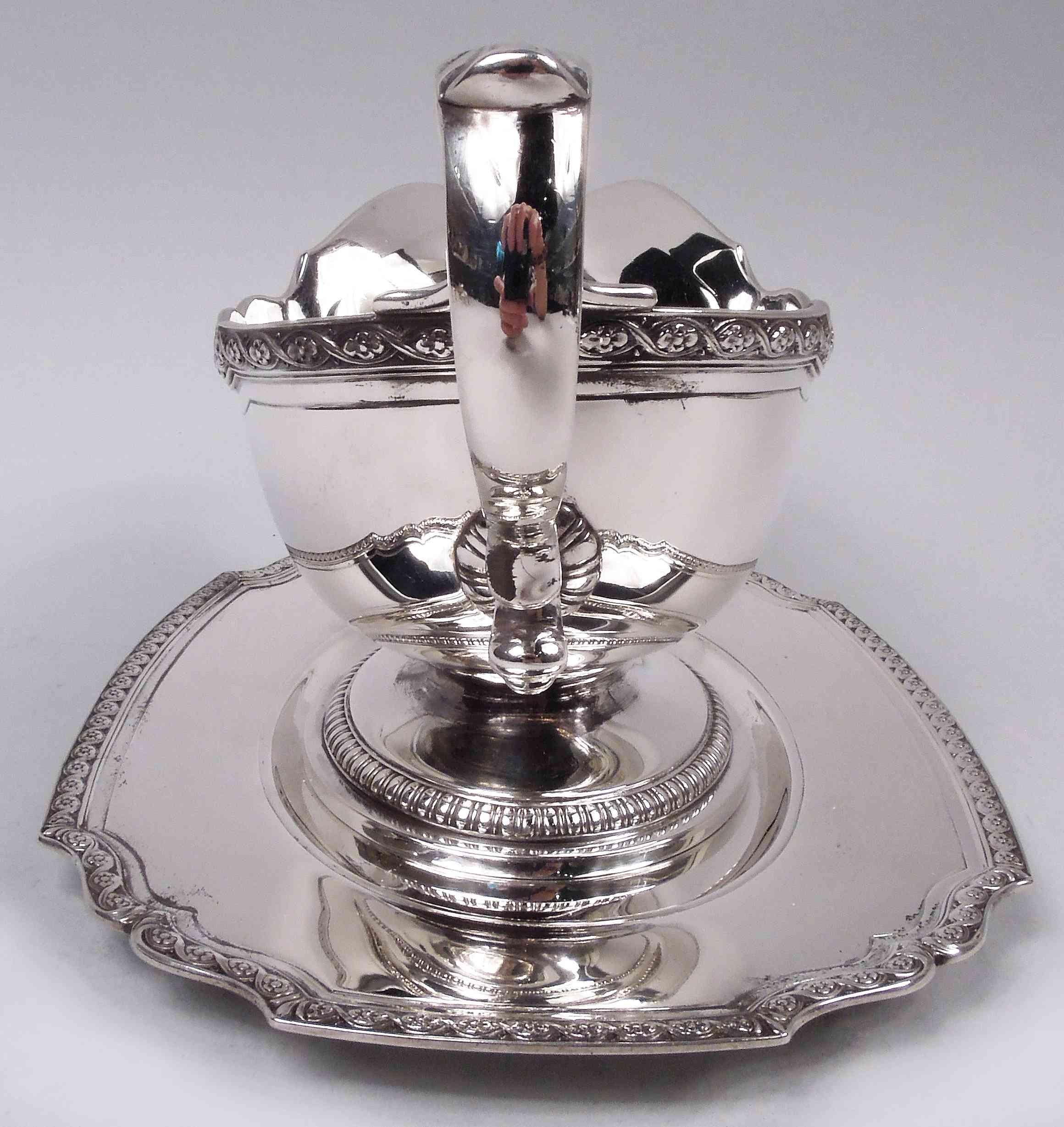 Tiffany Edwardian Classical Sterling Silver Gravy Boat on Stand For Sale 2