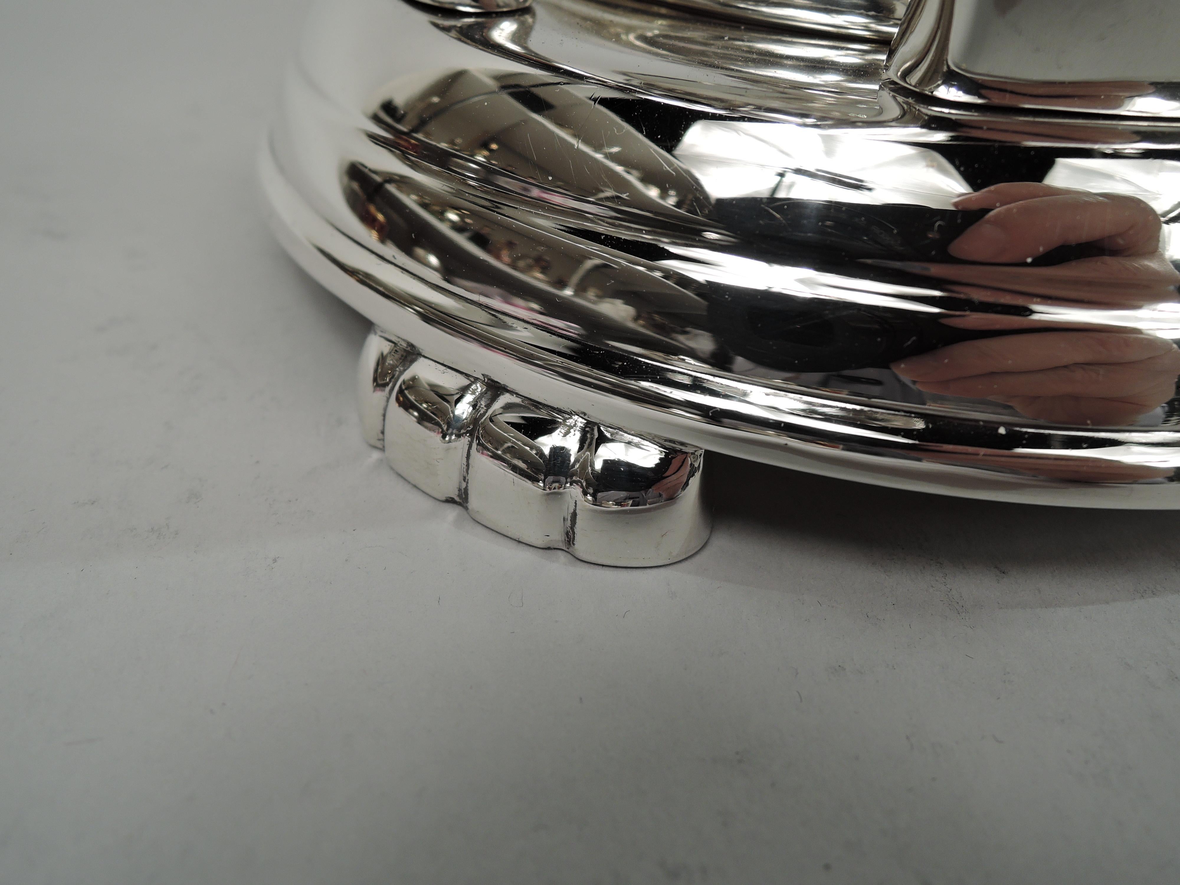 XX secolo Bollitore per acqua calda in argento Tiffany Edwardian Classic su supporto in vendita