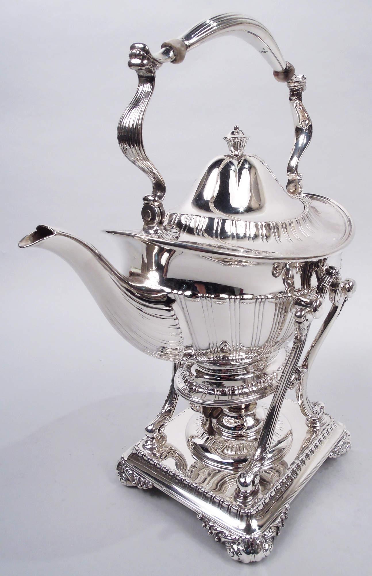 Tiffany Edwardian Classical Sterling Silver Tea Kettle on Stand In Good Condition For Sale In New York, NY