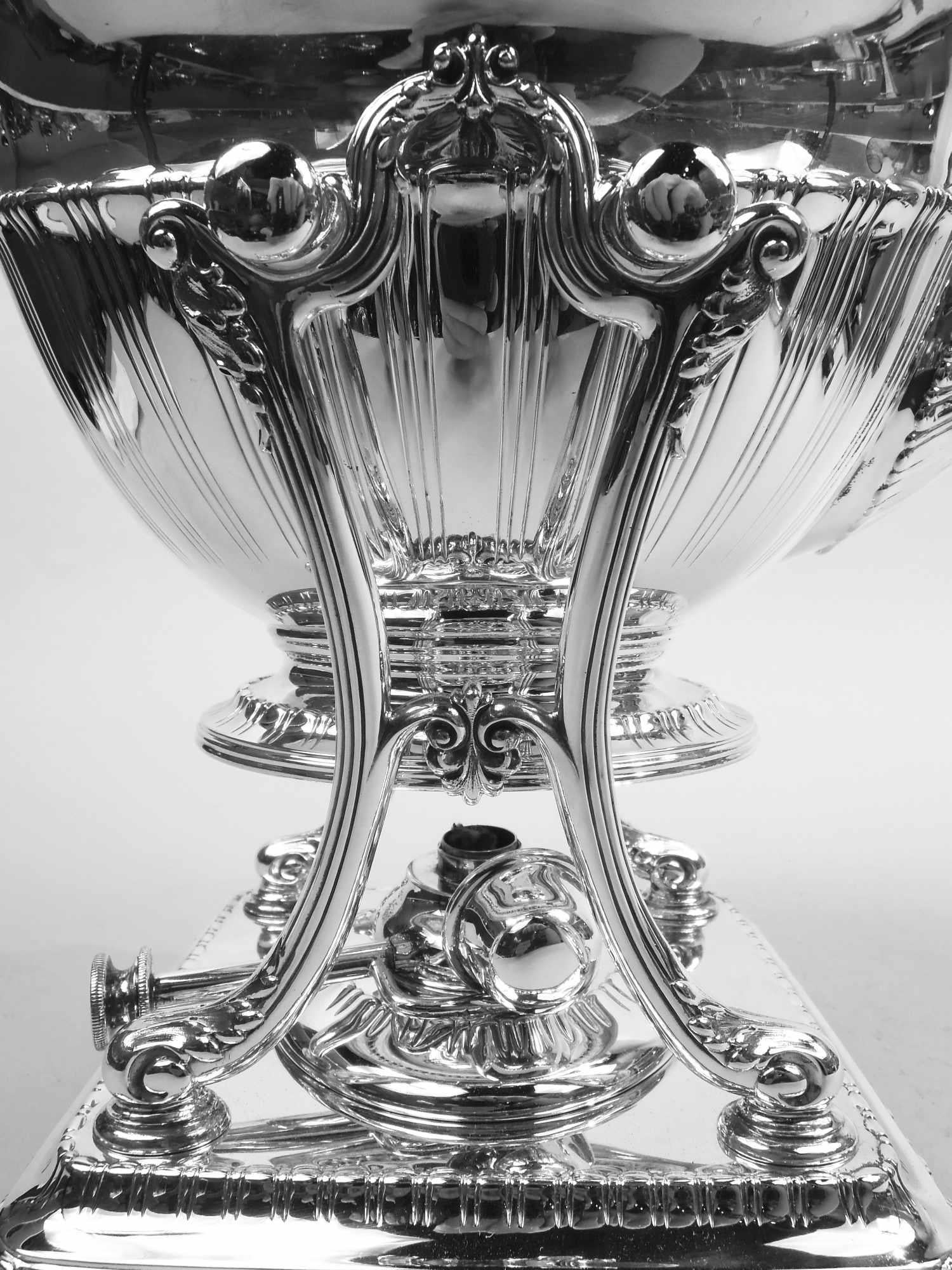 Tiffany Edwardian Classical Sterling Silber Teekessel auf Stand im Angebot 2