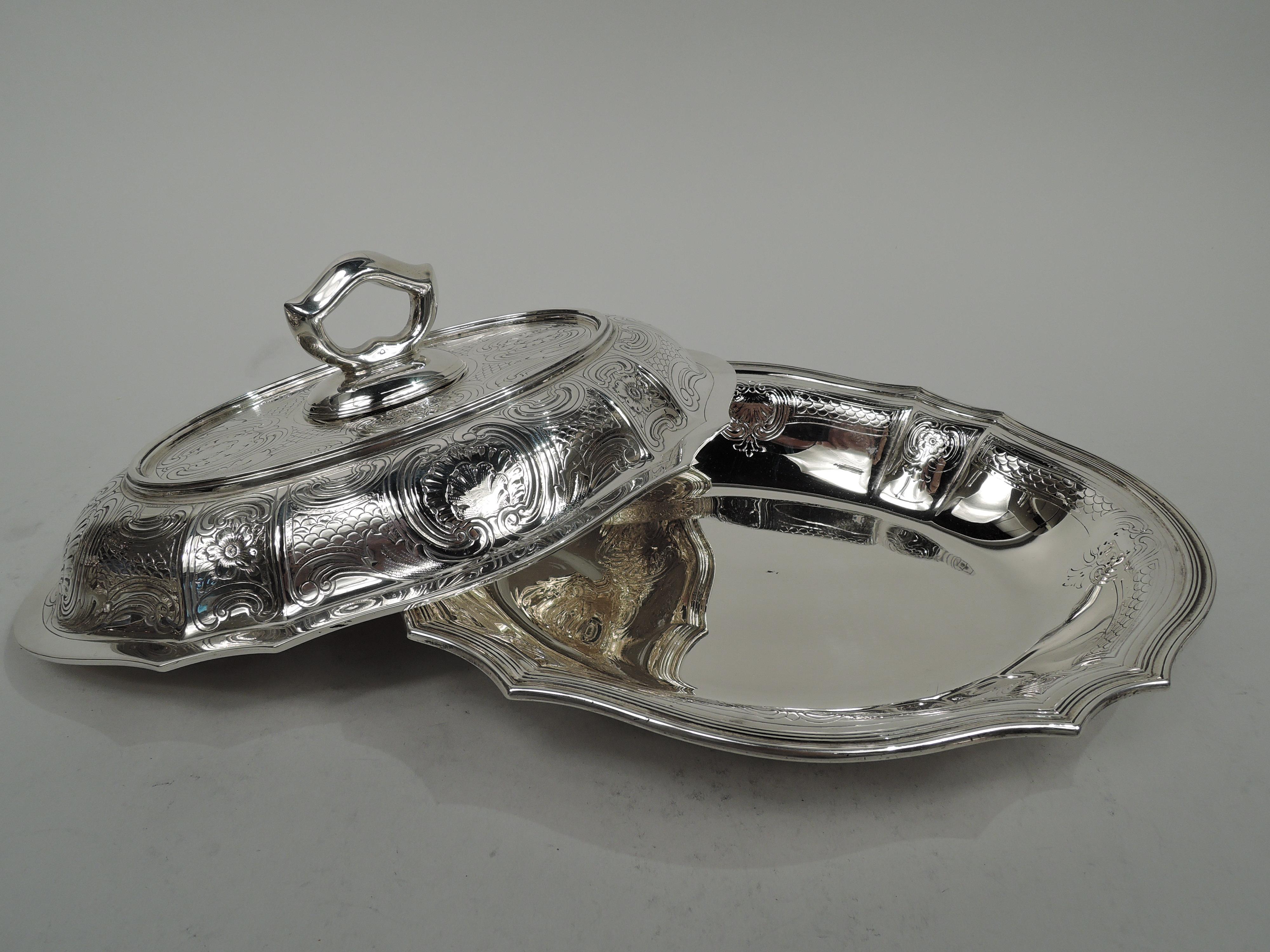 Tiffany Edwardian Modern Classical Sterling Silver Oval Serving Bowl In Excellent Condition For Sale In New York, NY
