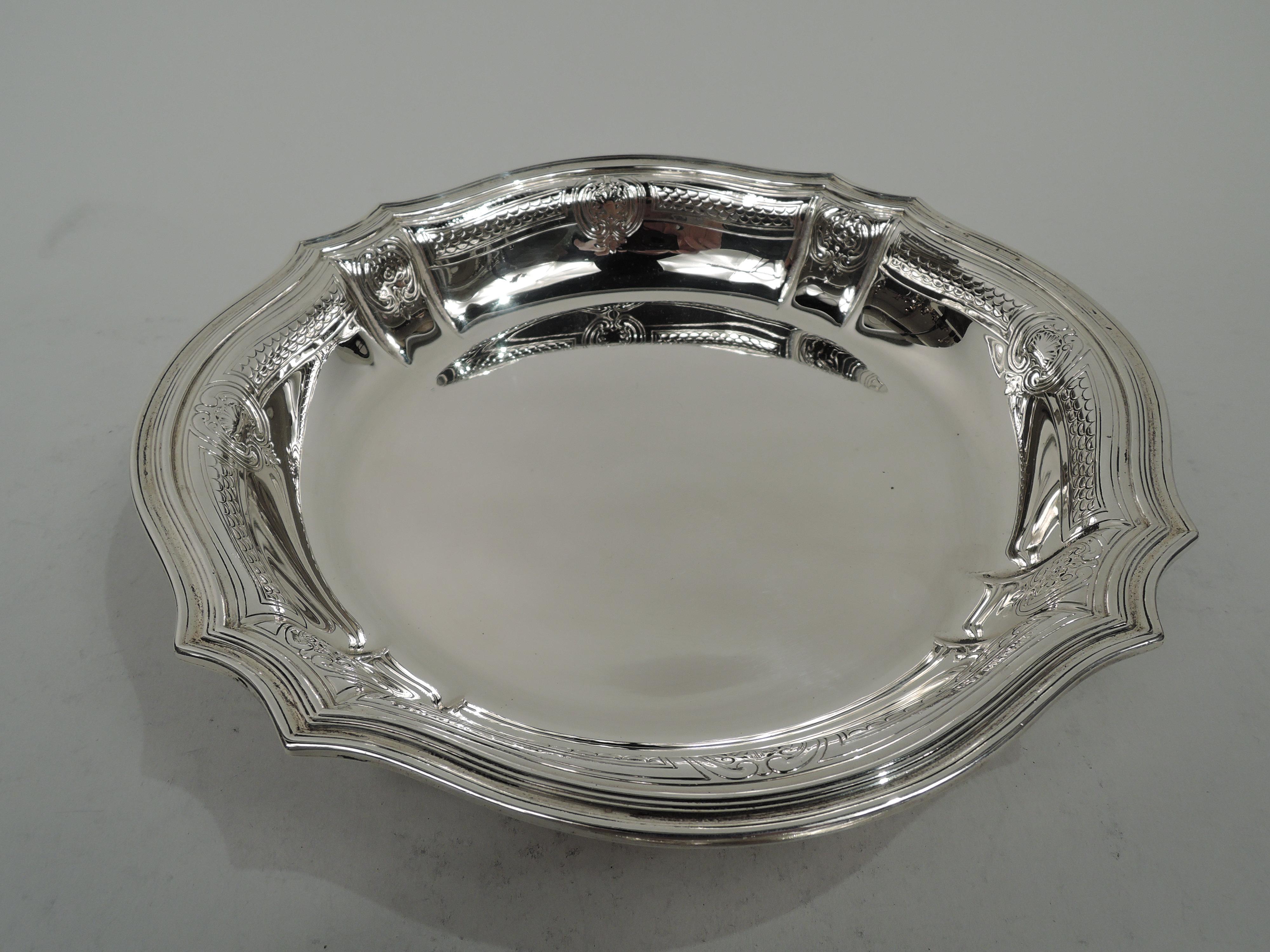Tiffany Edwardian Modern Classical Sterling Silver Round Serving Bowl For Sale 1