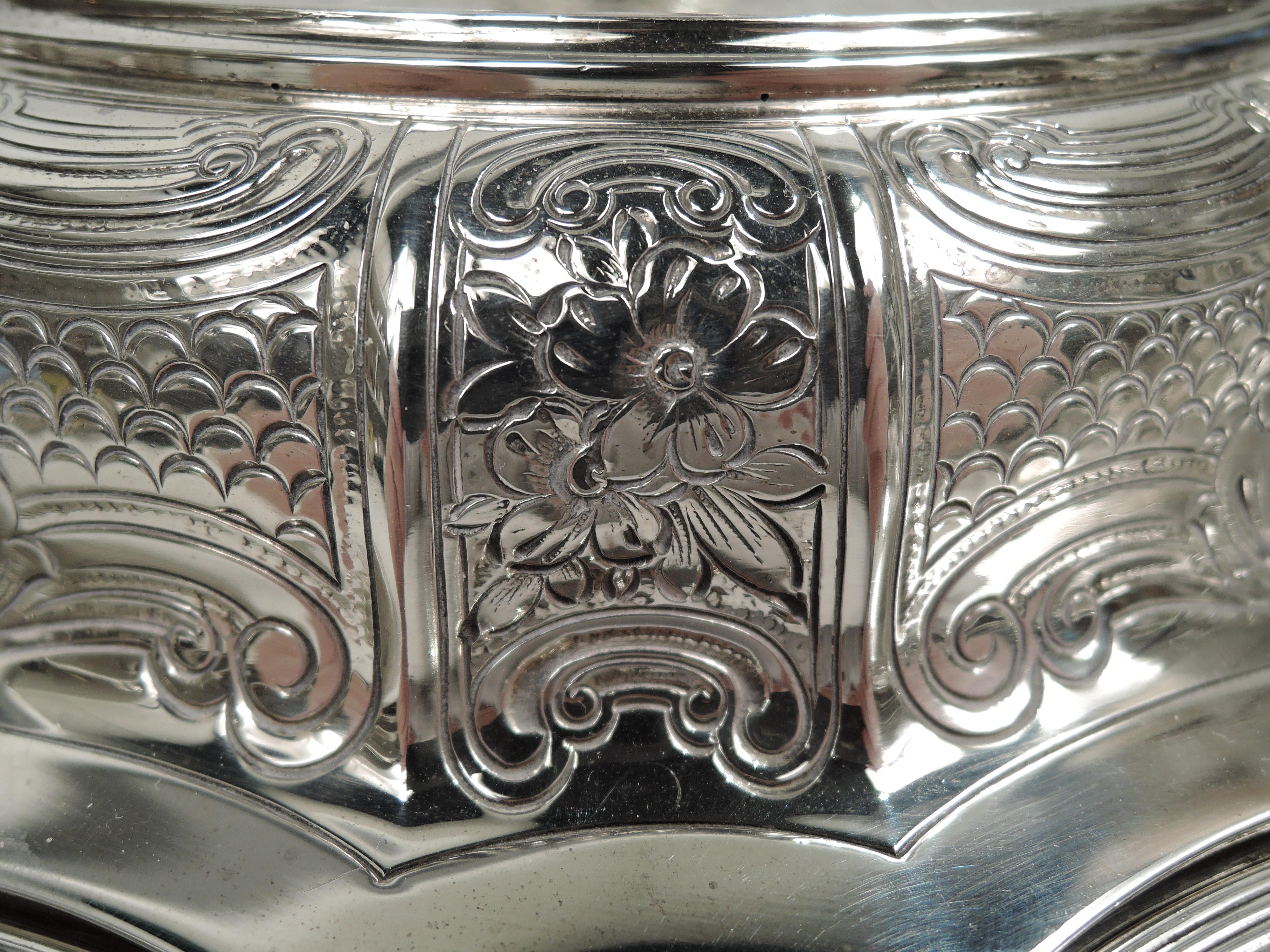 Tiffany Edwardian Modern Classical Sterling Silver Round Serving Bowl For Sale 3