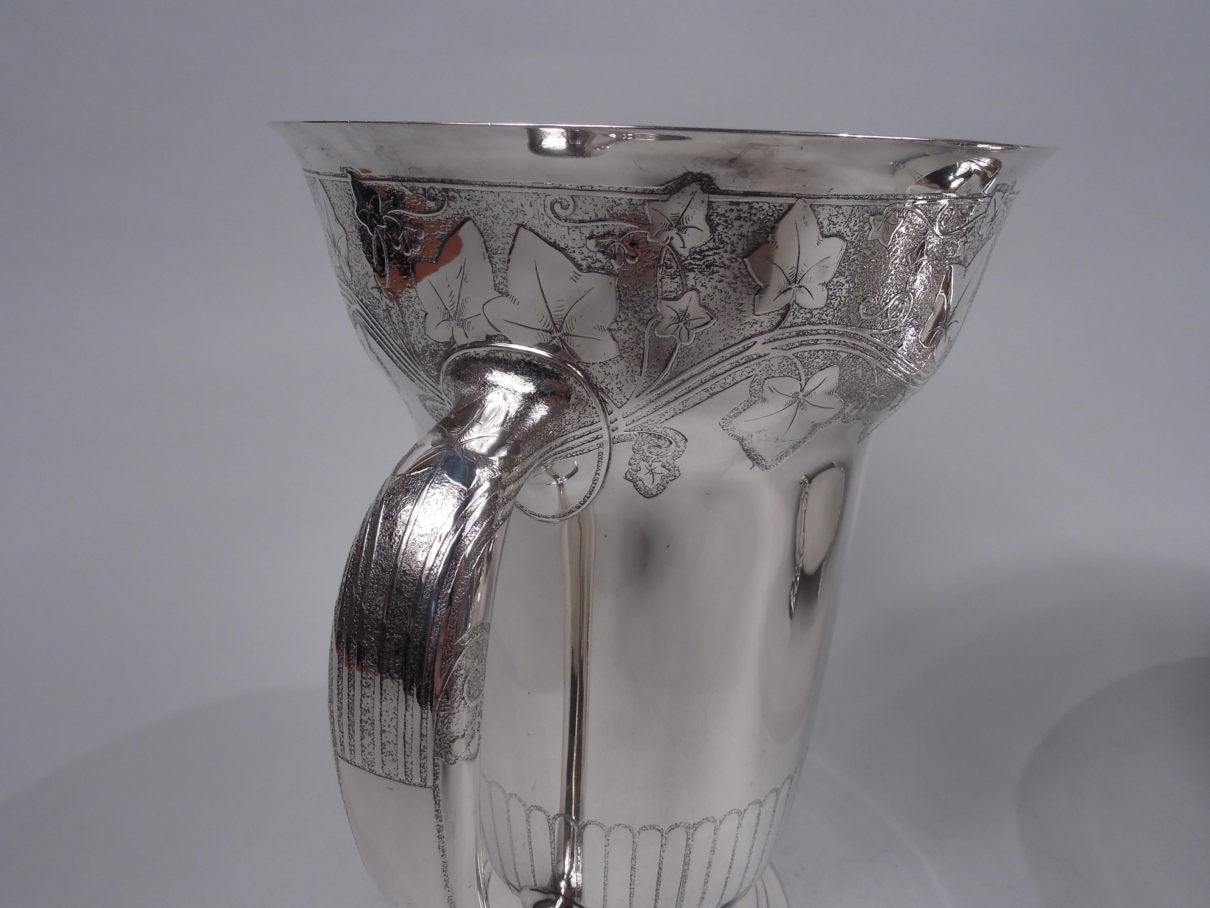 Tiffany Edwardianischer moderner klassischer Wasserkrug aus Sterlingsilber im Angebot 2