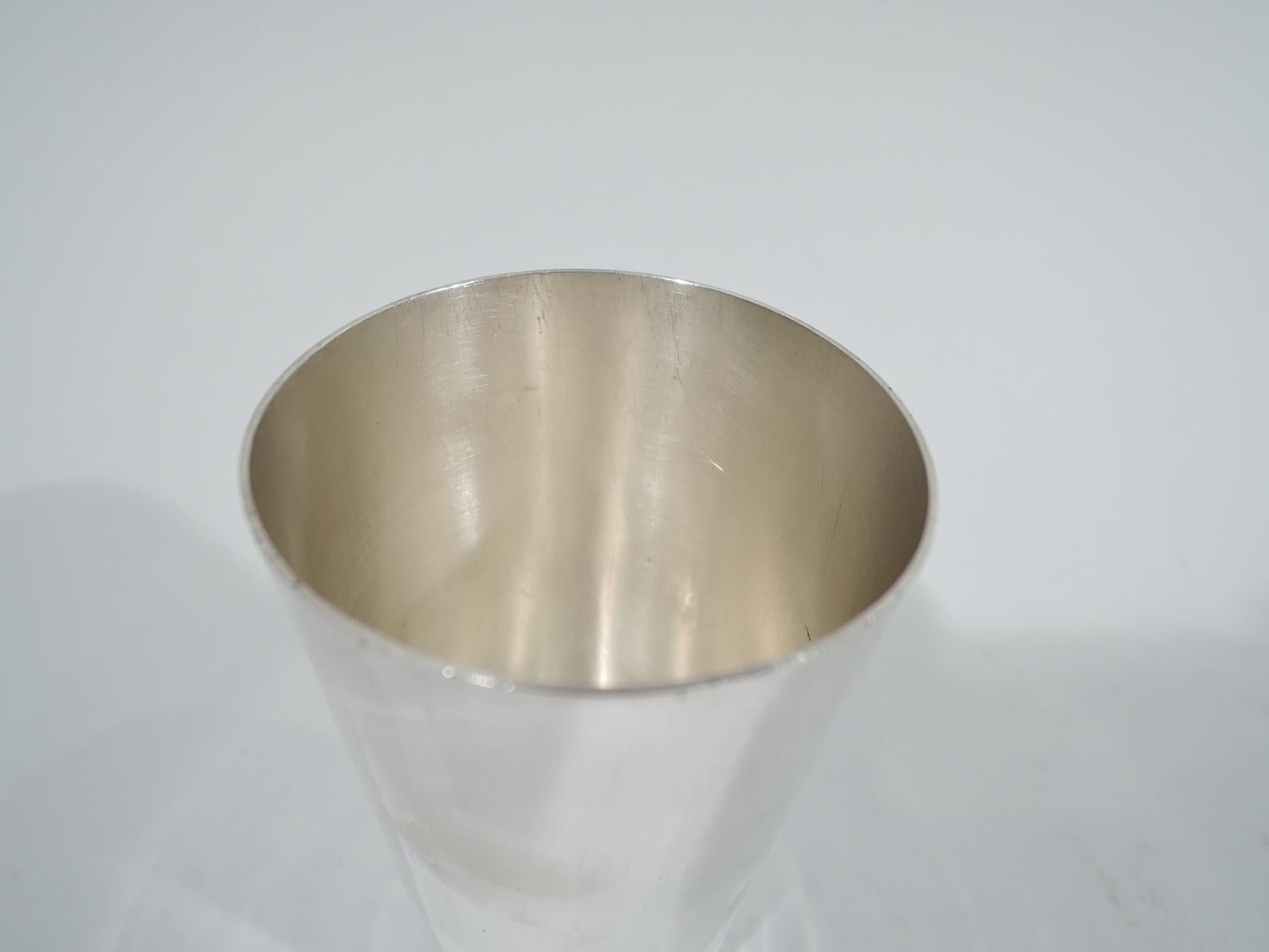 Edwardian modern sterling silver beaker. Made by Tiffany & Co. in New York. Straight and tapering sides and concave bottom. Fully marked including maker’s stamp and pattern no. 12762 and director's letter C (1902-7). Weight: 2.2 troy ounces.
